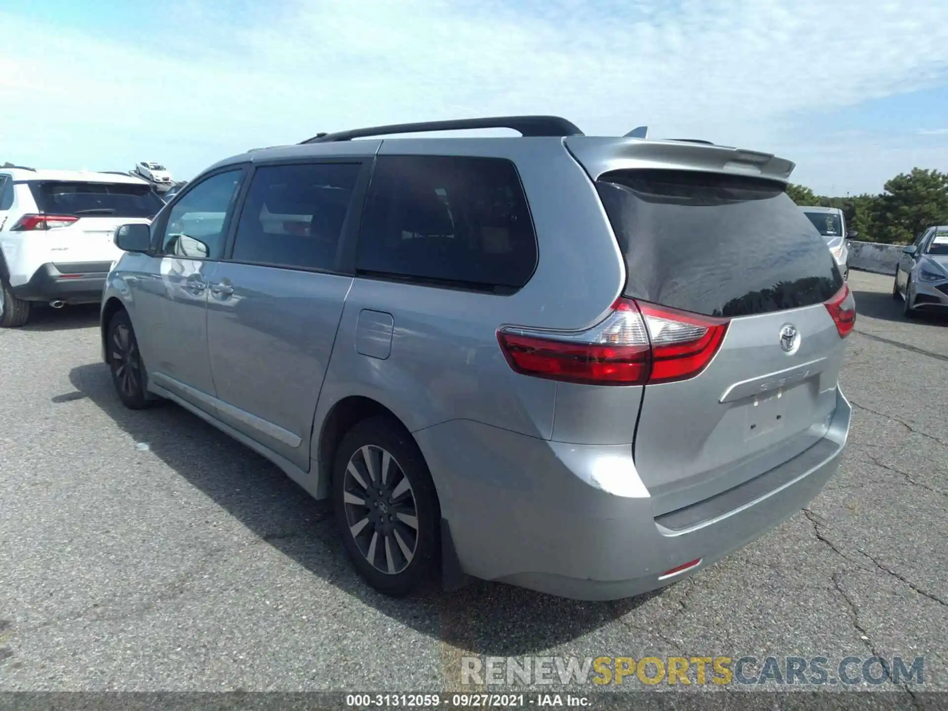 3 Photograph of a damaged car 5TDJZ3DC6LS236363 TOYOTA SIENNA 2020