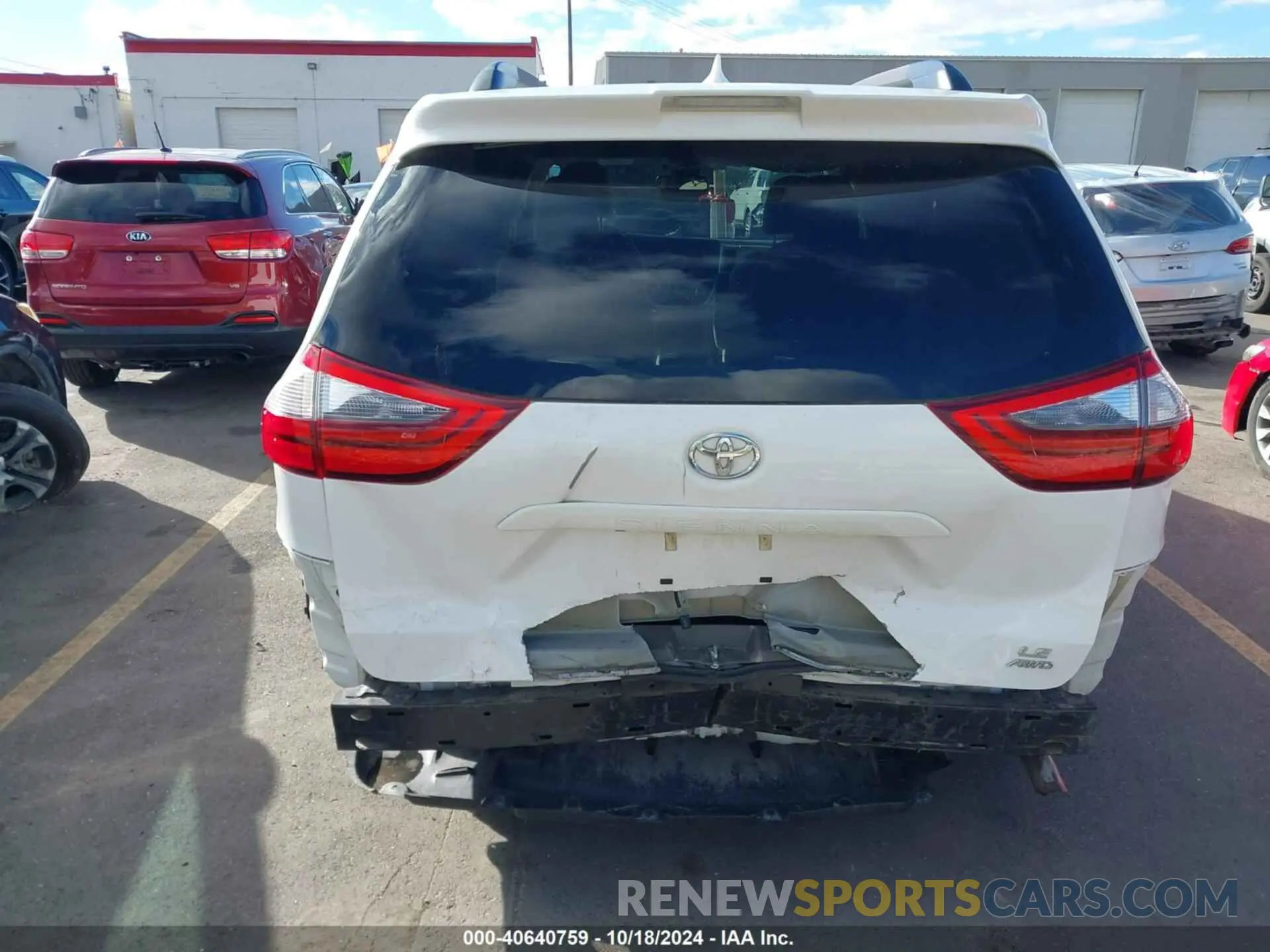 17 Photograph of a damaged car 5TDJZ3DC8LS250894 TOYOTA SIENNA 2020
