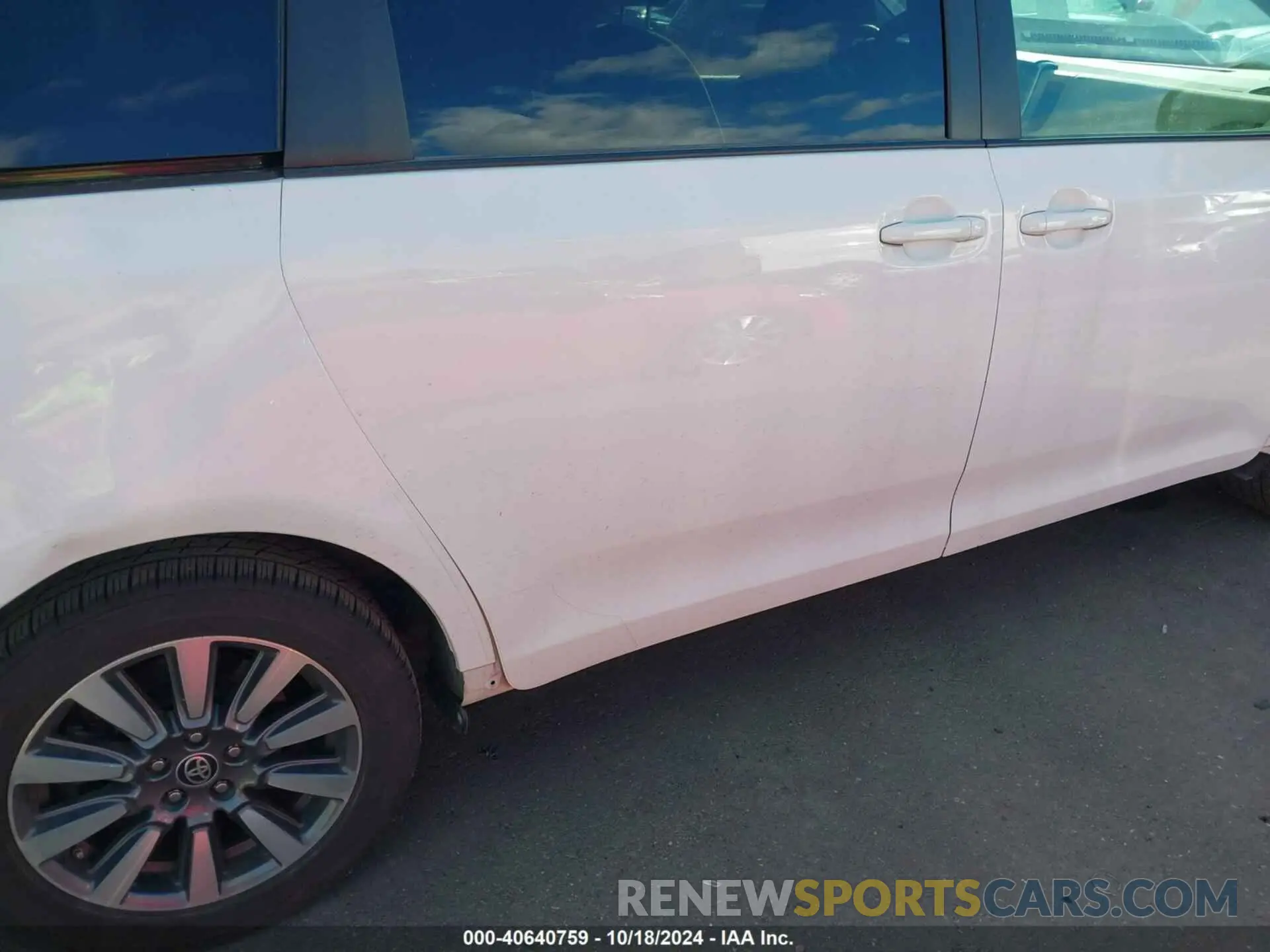 19 Photograph of a damaged car 5TDJZ3DC8LS250894 TOYOTA SIENNA 2020