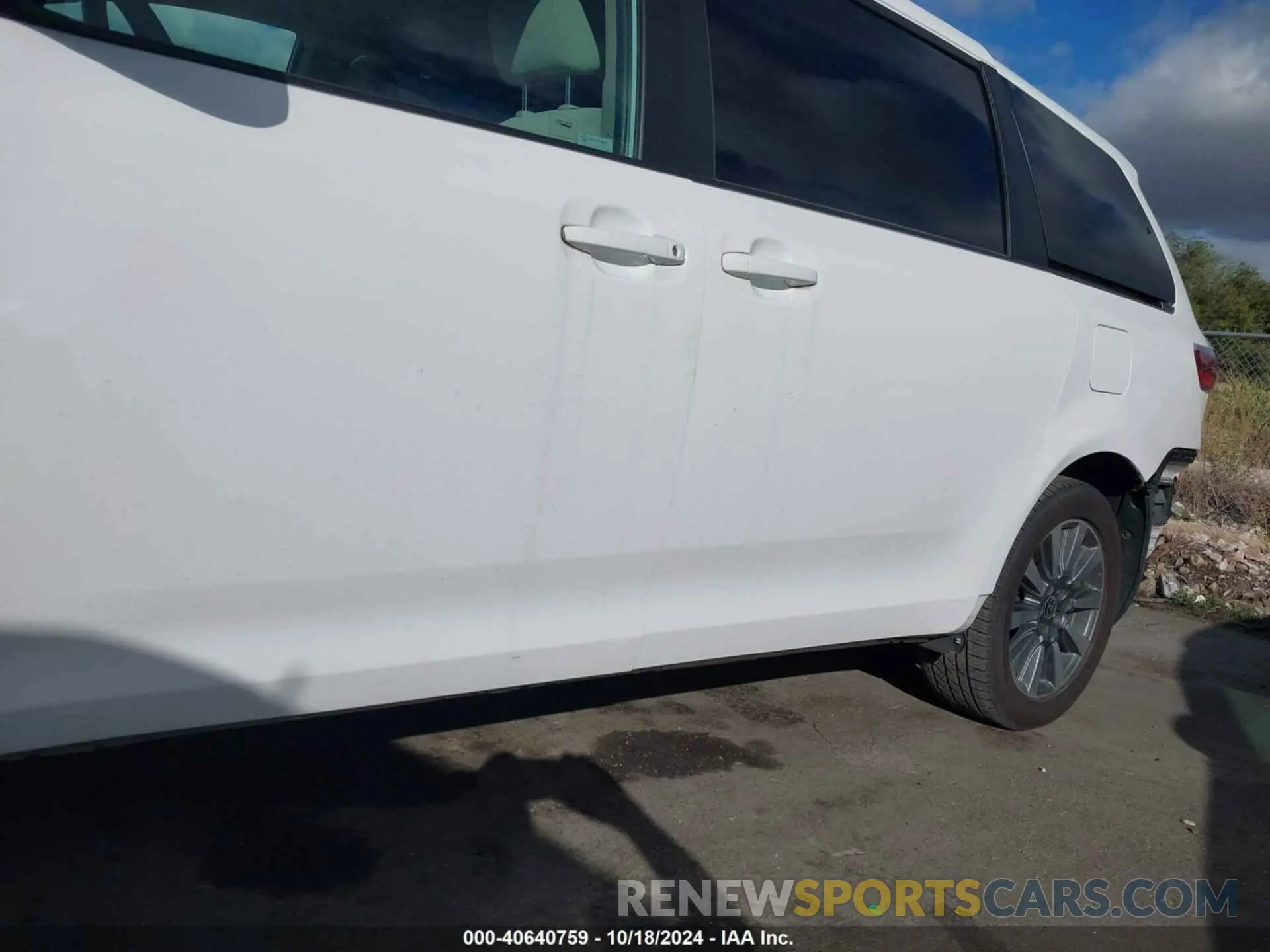 20 Photograph of a damaged car 5TDJZ3DC8LS250894 TOYOTA SIENNA 2020