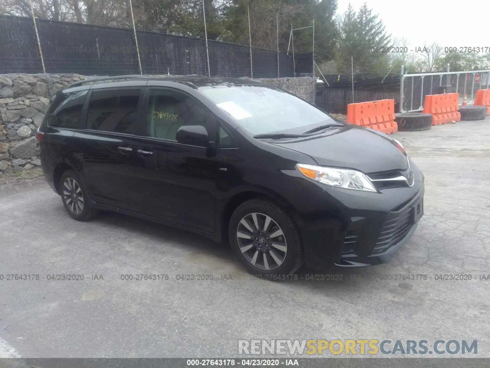 1 Photograph of a damaged car 5TDJZ3DC9LS236146 TOYOTA SIENNA 2020