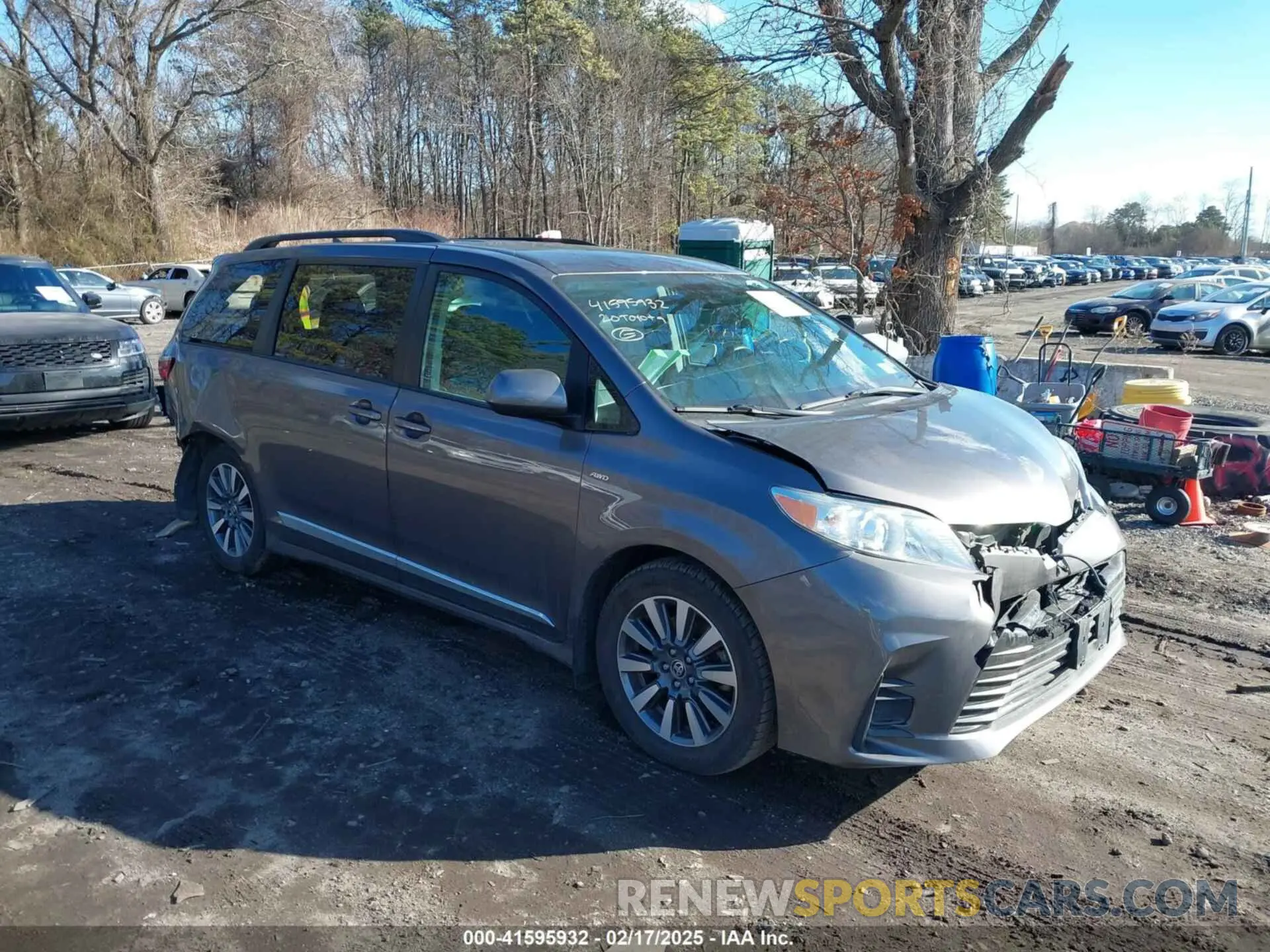 1 Photograph of a damaged car 5TDJZ3DC9LS248085 TOYOTA SIENNA 2020