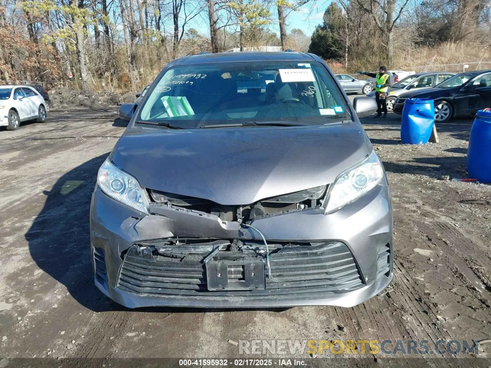 12 Photograph of a damaged car 5TDJZ3DC9LS248085 TOYOTA SIENNA 2020