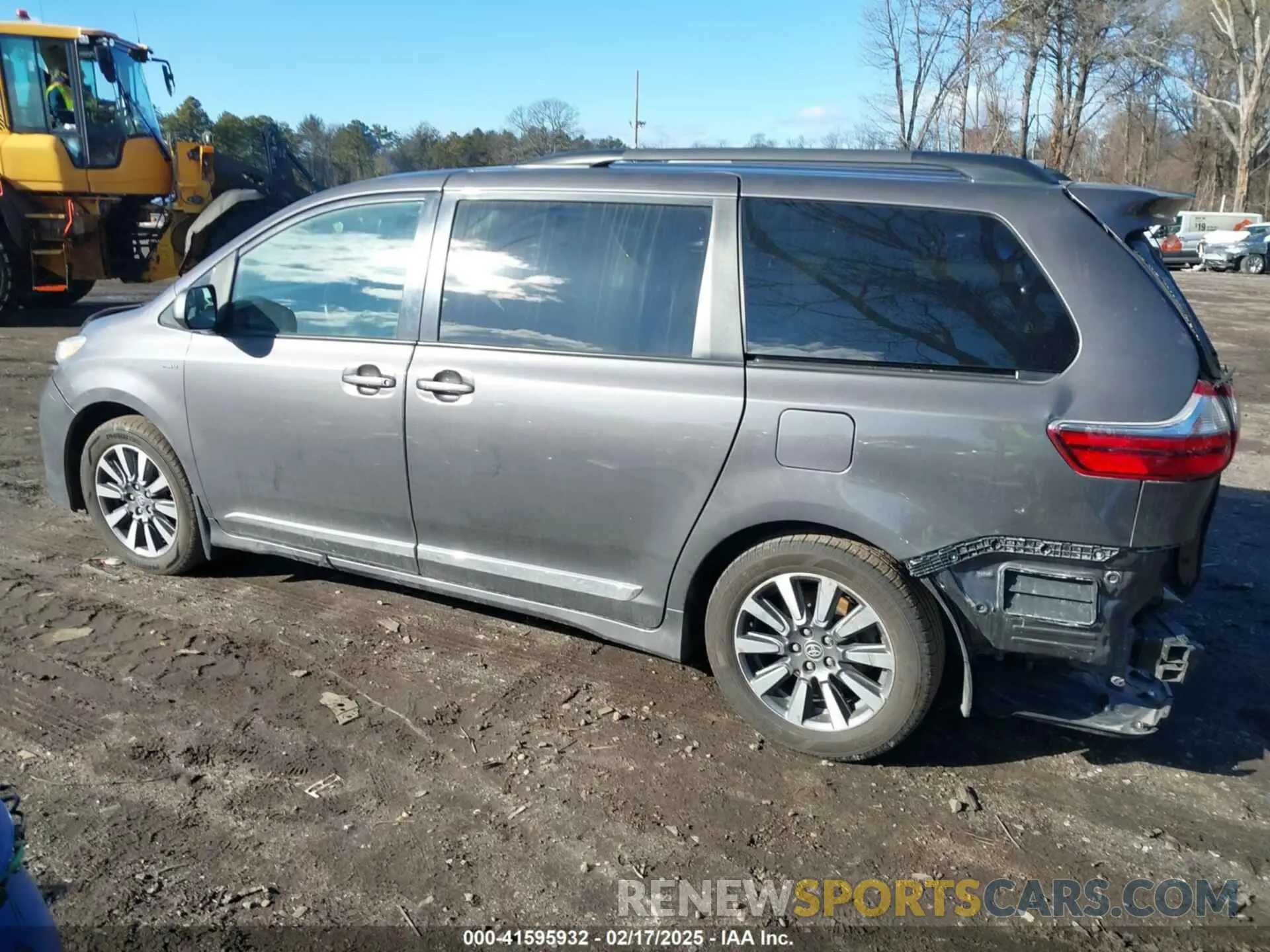 14 Photograph of a damaged car 5TDJZ3DC9LS248085 TOYOTA SIENNA 2020