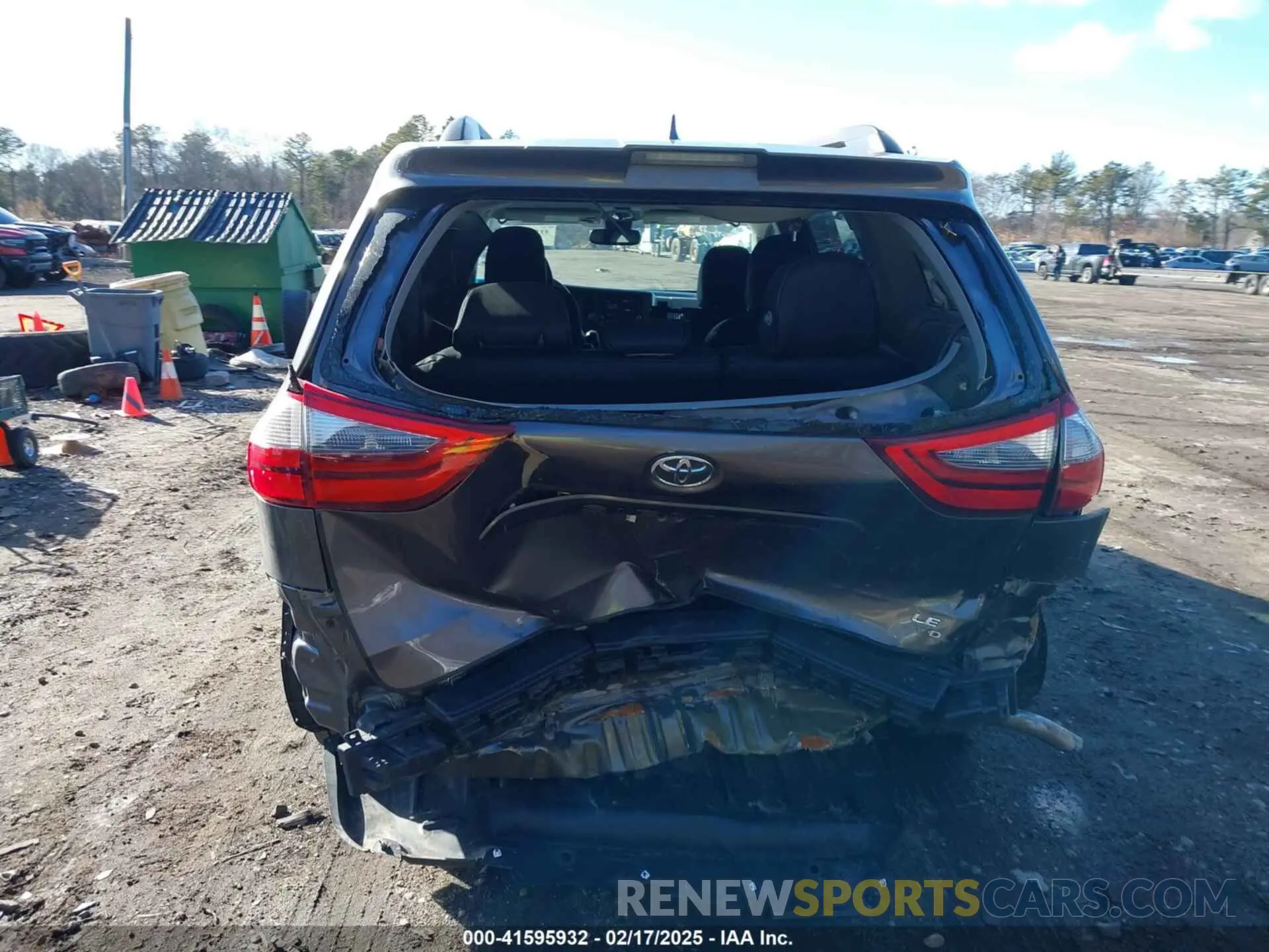16 Photograph of a damaged car 5TDJZ3DC9LS248085 TOYOTA SIENNA 2020