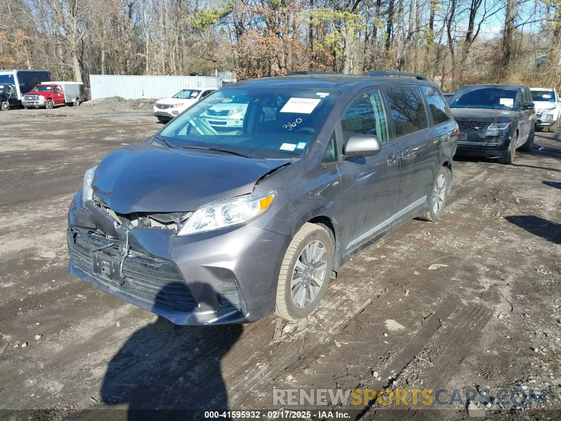 2 Photograph of a damaged car 5TDJZ3DC9LS248085 TOYOTA SIENNA 2020