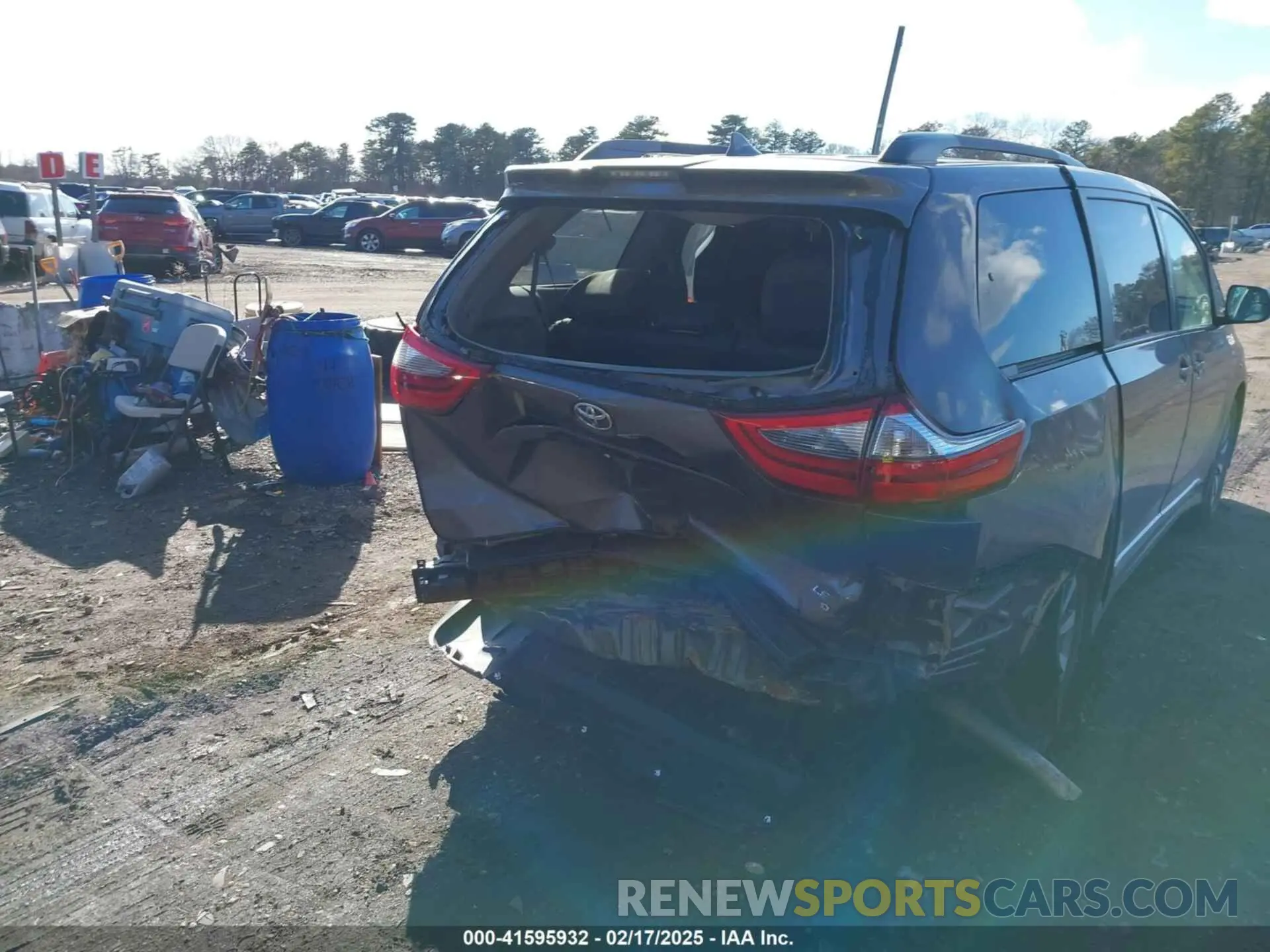 6 Photograph of a damaged car 5TDJZ3DC9LS248085 TOYOTA SIENNA 2020