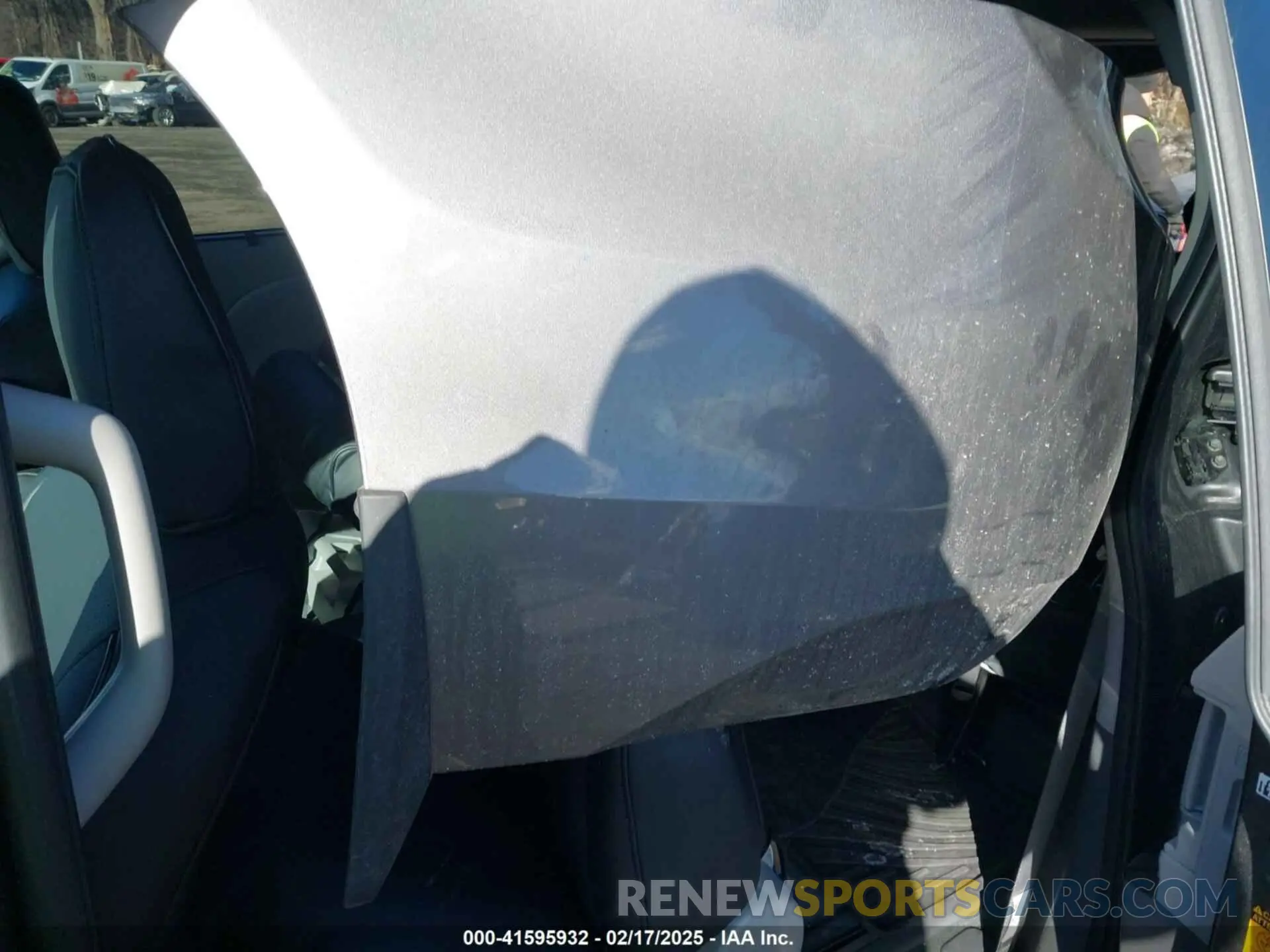 8 Photograph of a damaged car 5TDJZ3DC9LS248085 TOYOTA SIENNA 2020