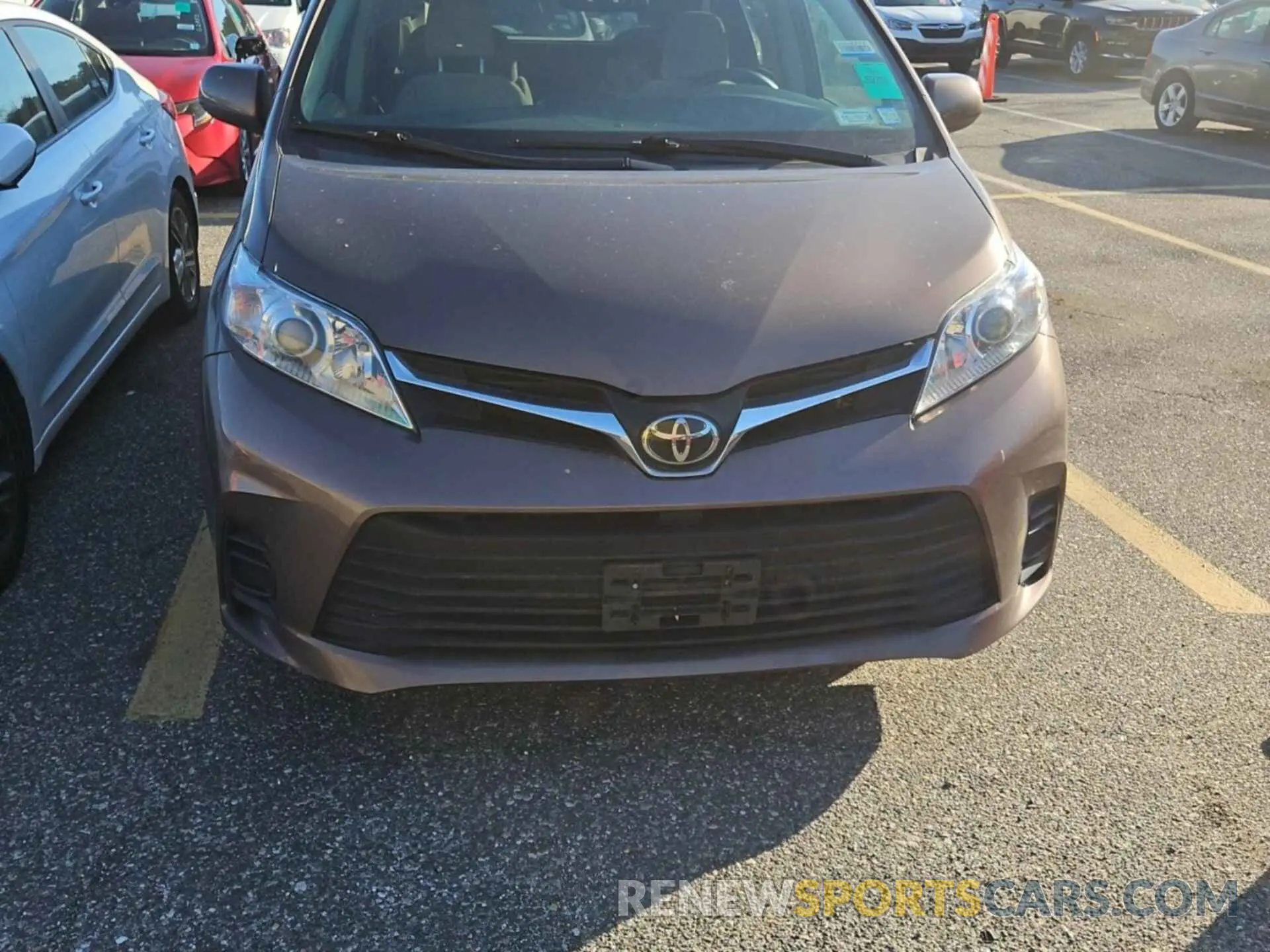 19 Photograph of a damaged car 5TDJZ3DCXLS250959 TOYOTA SIENNA 2020