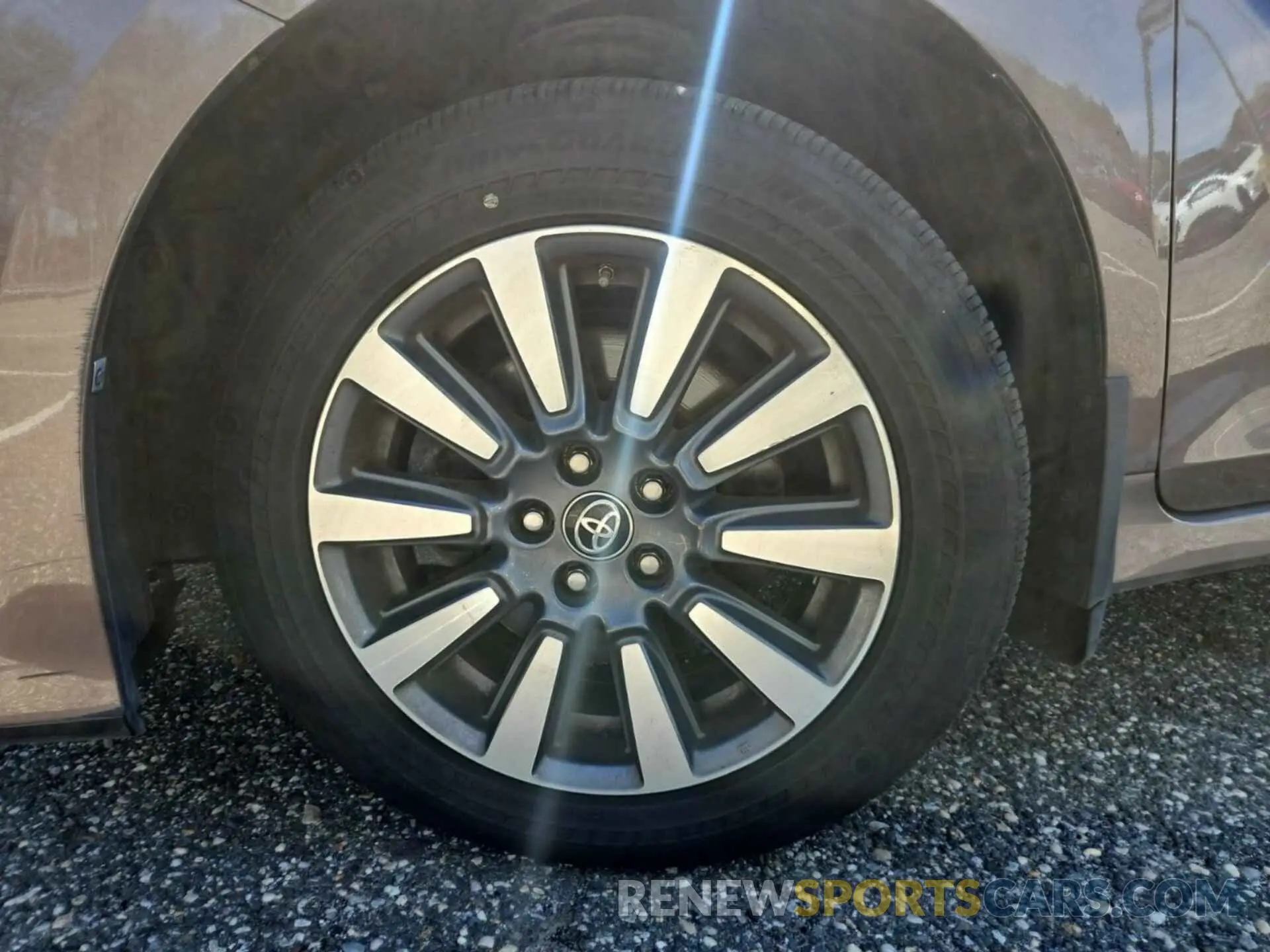28 Photograph of a damaged car 5TDJZ3DCXLS250959 TOYOTA SIENNA 2020