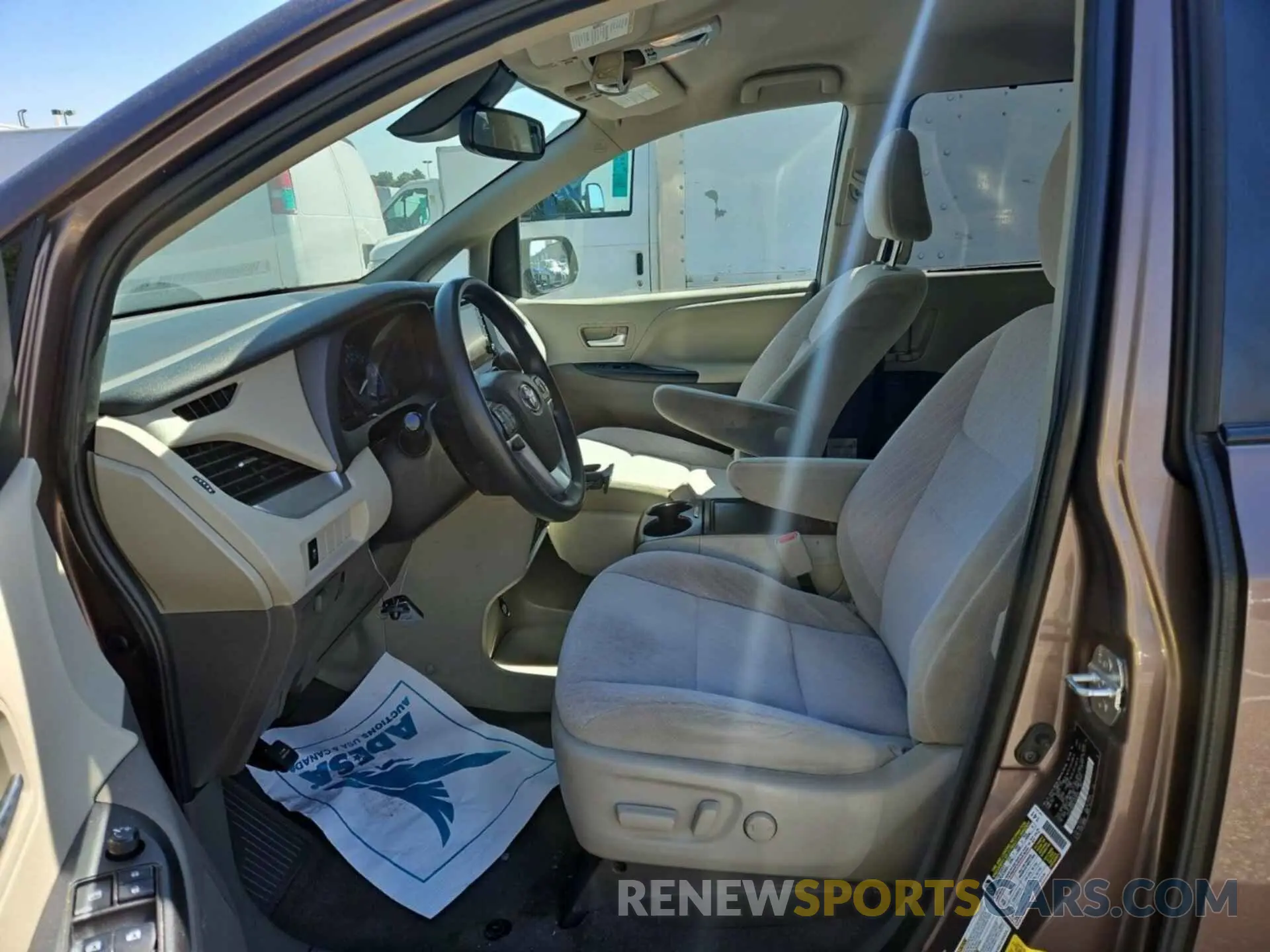 36 Photograph of a damaged car 5TDJZ3DCXLS250959 TOYOTA SIENNA 2020