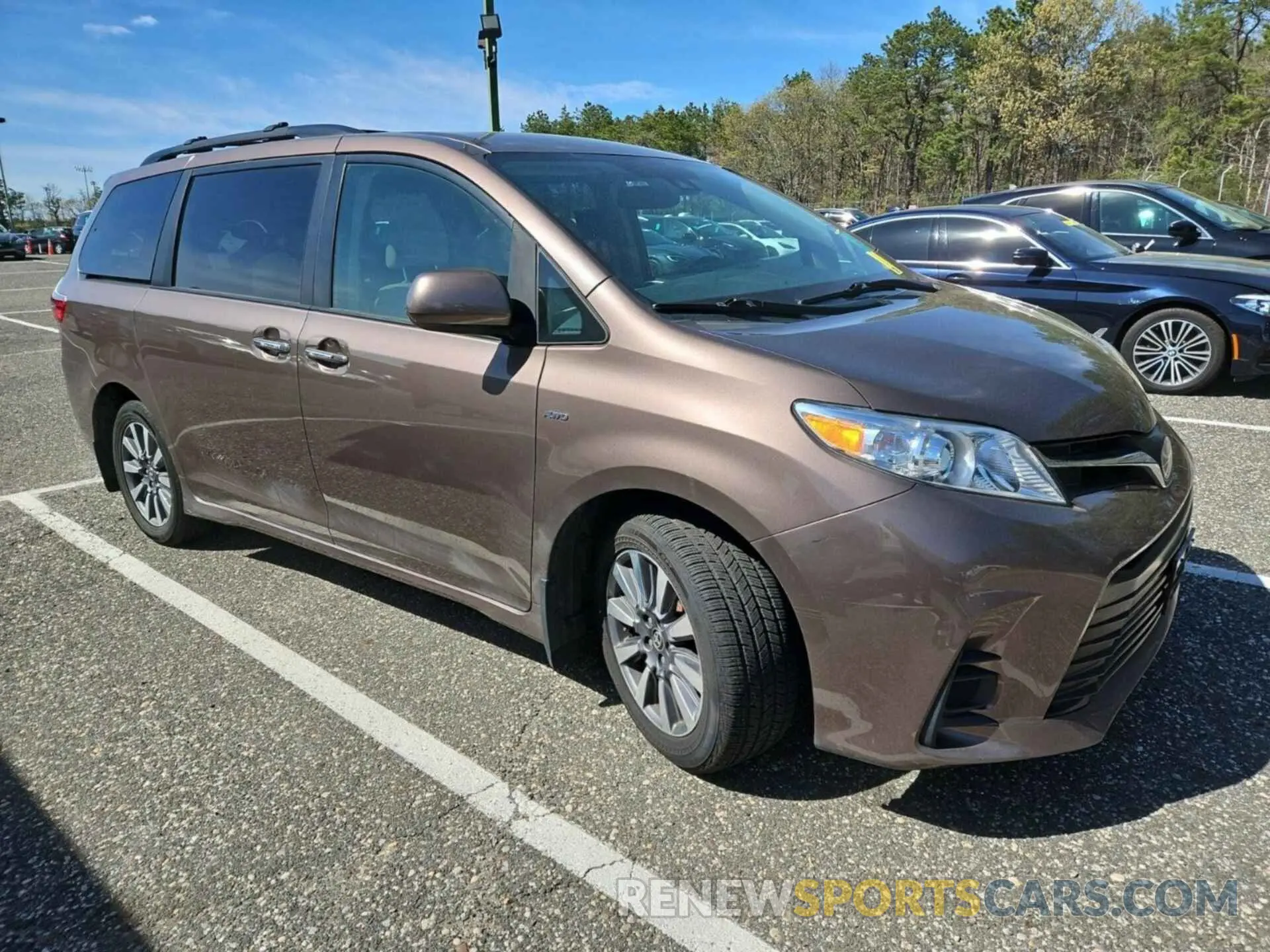 46 Photograph of a damaged car 5TDJZ3DCXLS250959 TOYOTA SIENNA 2020