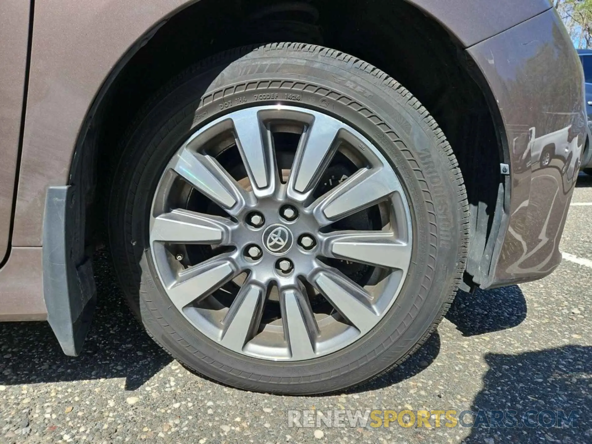 53 Photograph of a damaged car 5TDJZ3DCXLS250959 TOYOTA SIENNA 2020