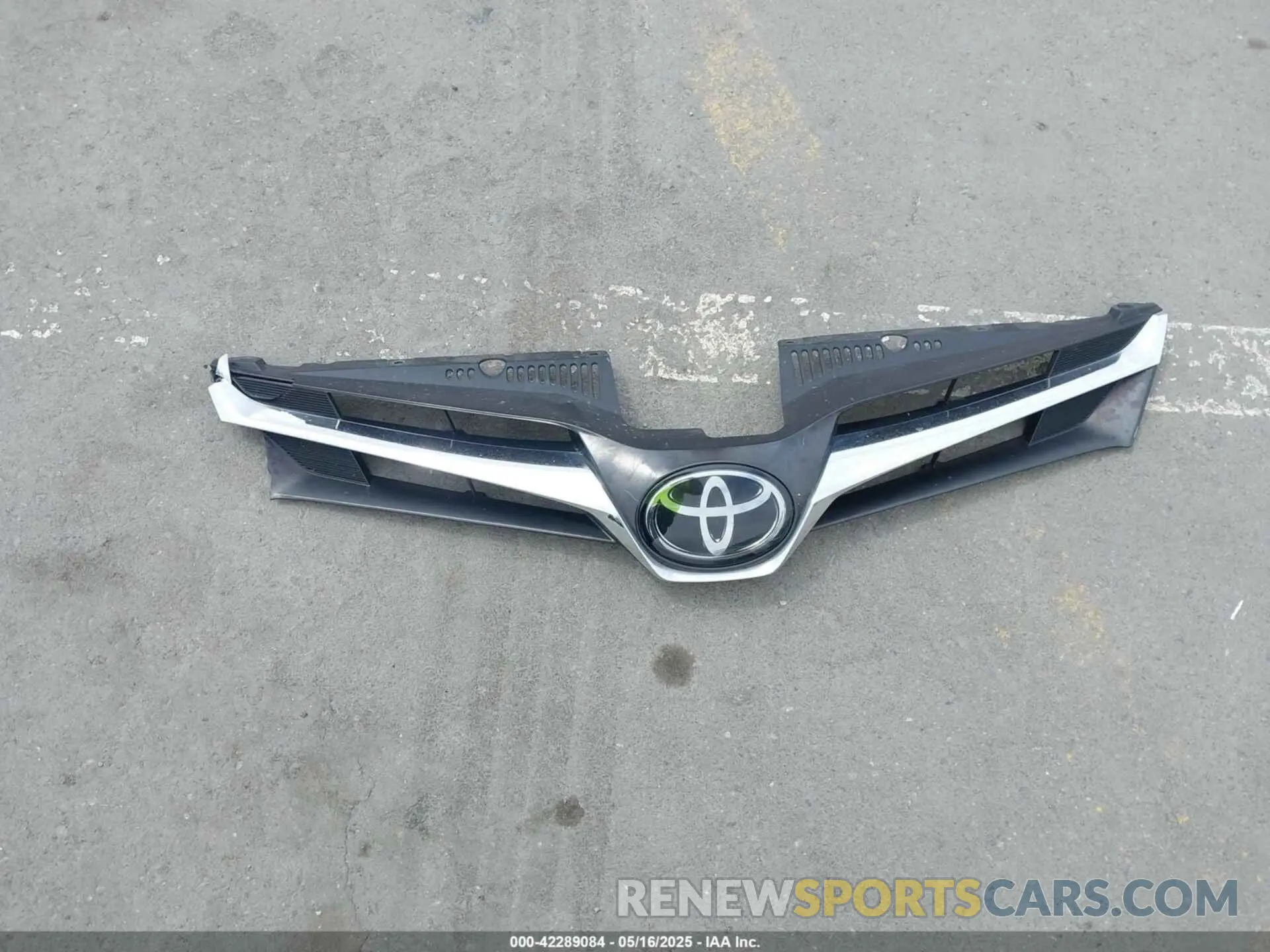 12 Photograph of a damaged car 5TDKZ3DC0LS044909 TOYOTA SIENNA 2020