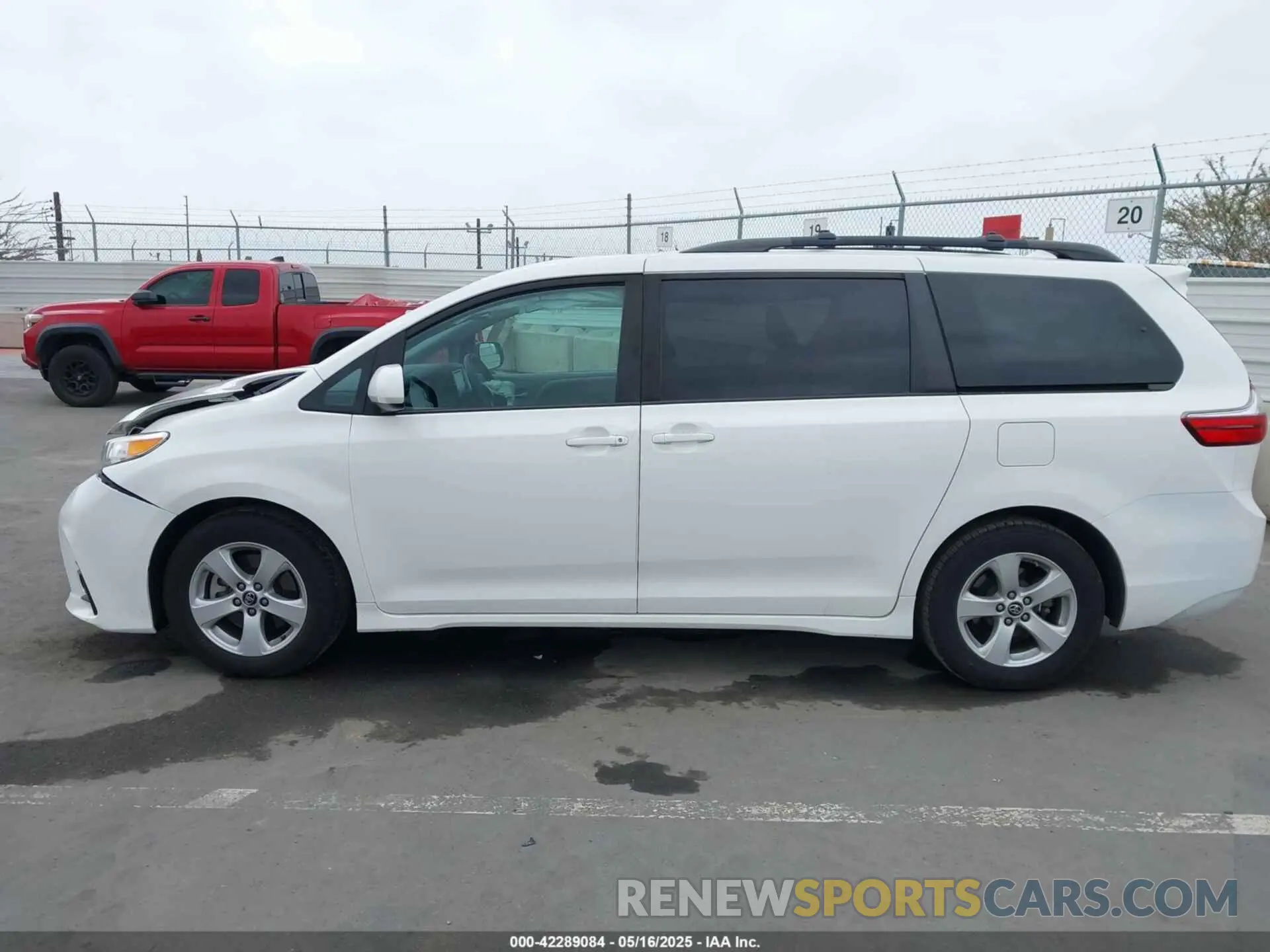 15 Photograph of a damaged car 5TDKZ3DC0LS044909 TOYOTA SIENNA 2020