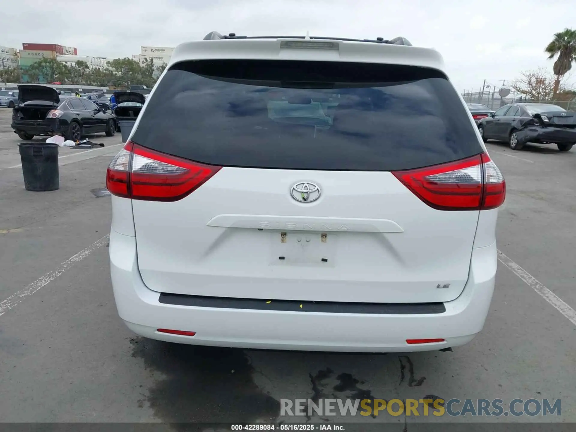 17 Photograph of a damaged car 5TDKZ3DC0LS044909 TOYOTA SIENNA 2020