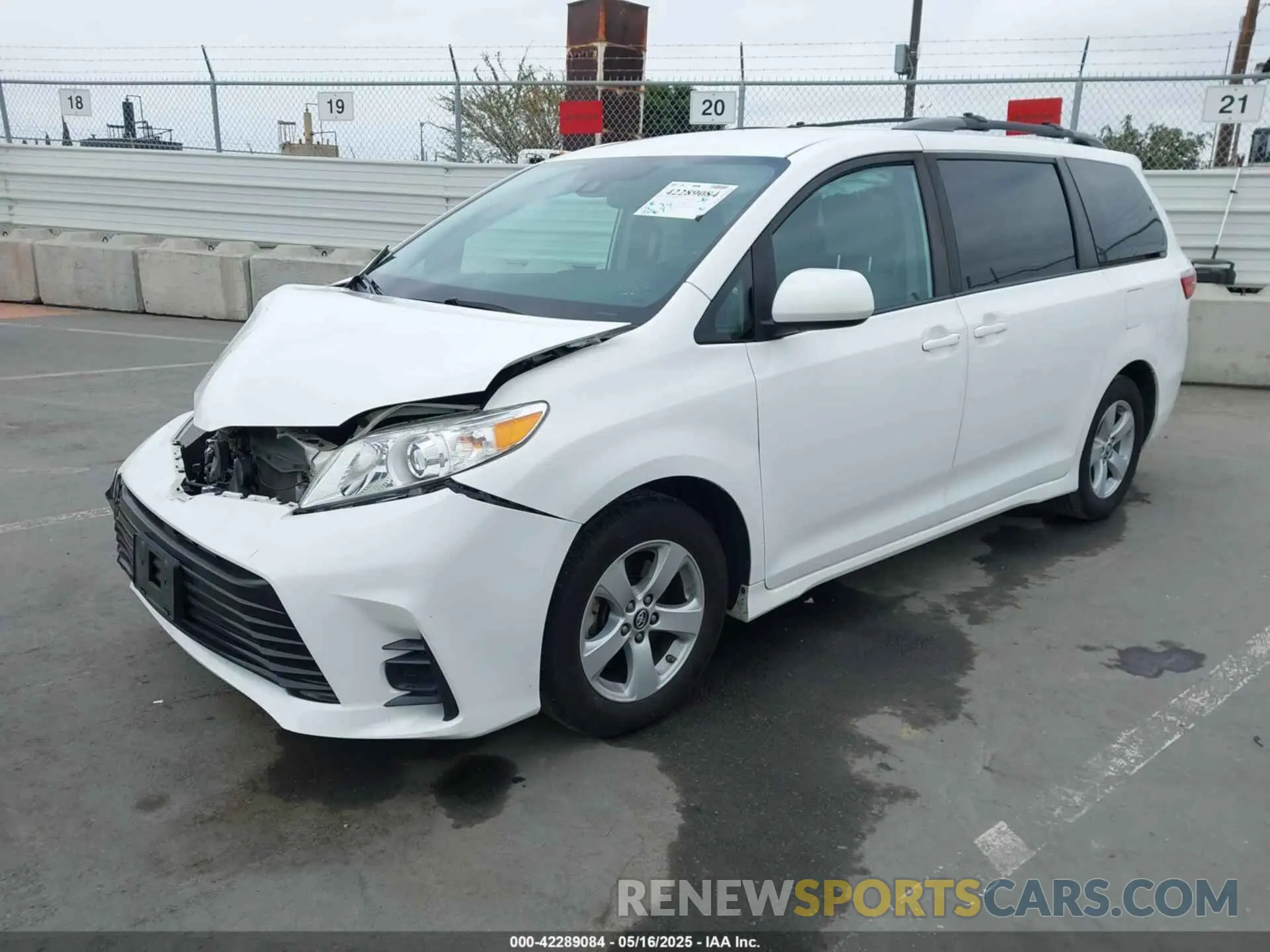 2 Photograph of a damaged car 5TDKZ3DC0LS044909 TOYOTA SIENNA 2020
