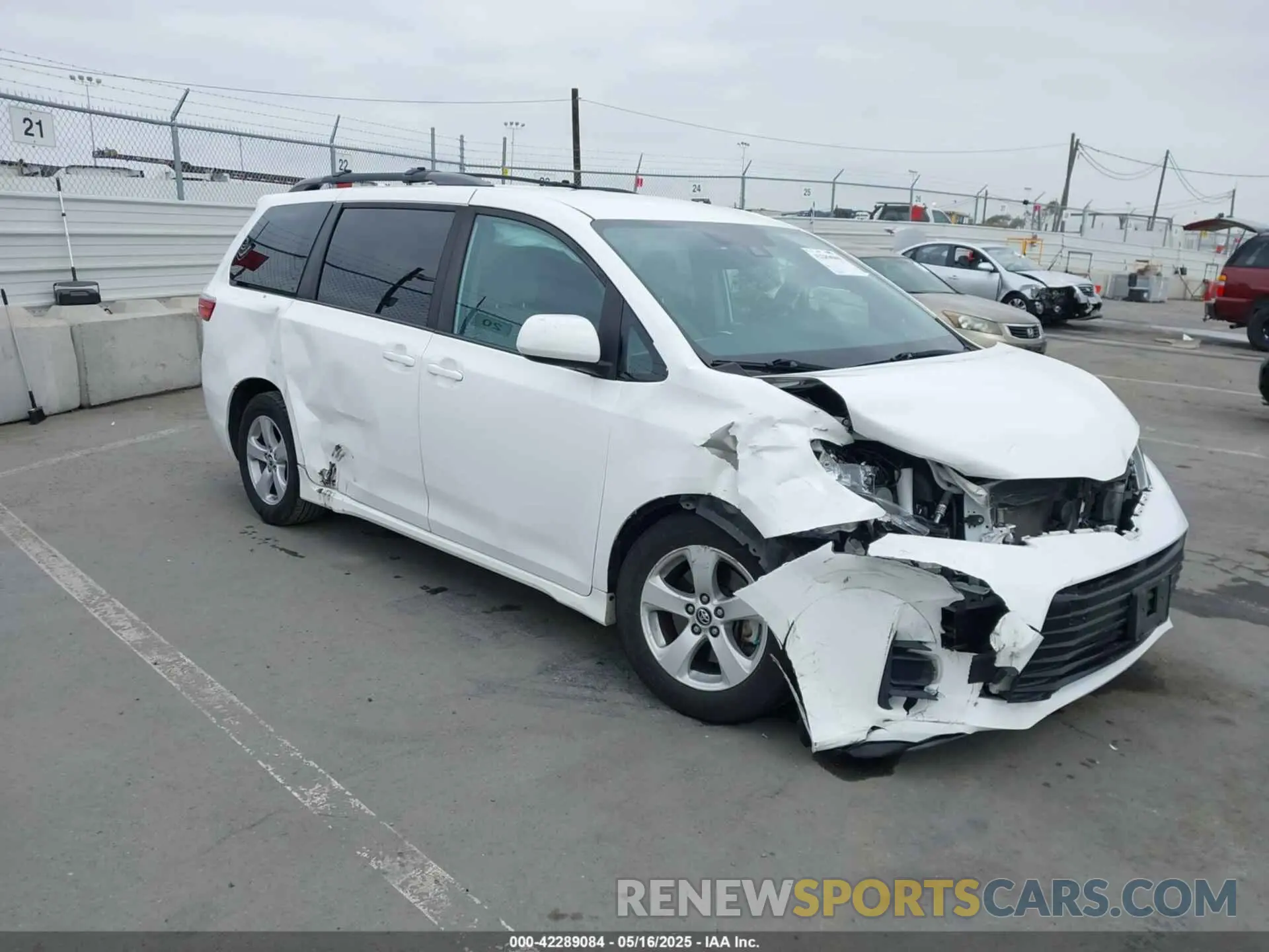 6 Photograph of a damaged car 5TDKZ3DC0LS044909 TOYOTA SIENNA 2020