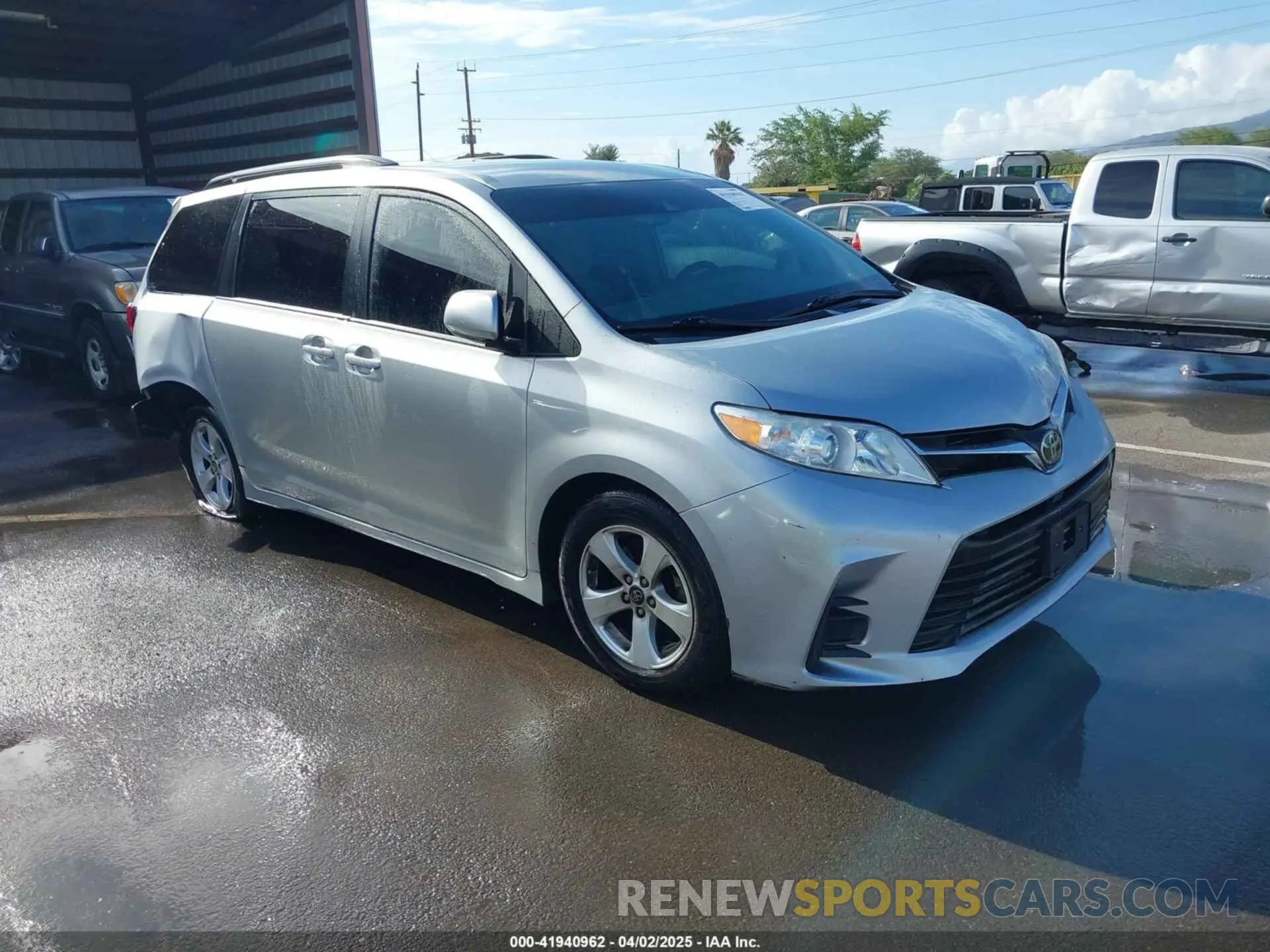 1 Photograph of a damaged car 5TDKZ3DC0LS052900 TOYOTA SIENNA 2020