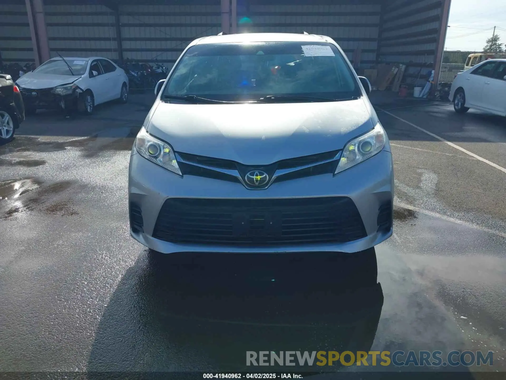 13 Photograph of a damaged car 5TDKZ3DC0LS052900 TOYOTA SIENNA 2020