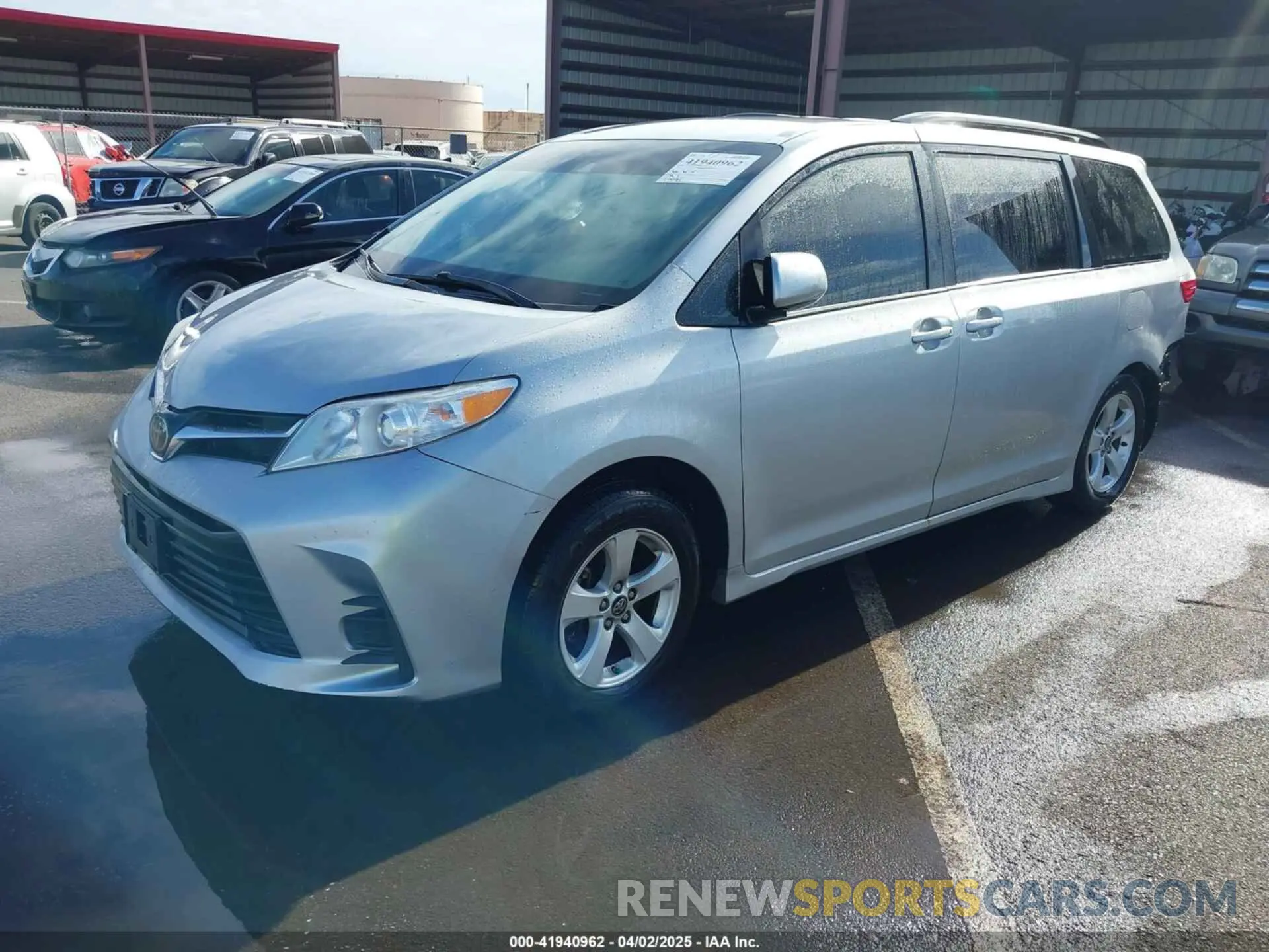 2 Photograph of a damaged car 5TDKZ3DC0LS052900 TOYOTA SIENNA 2020
