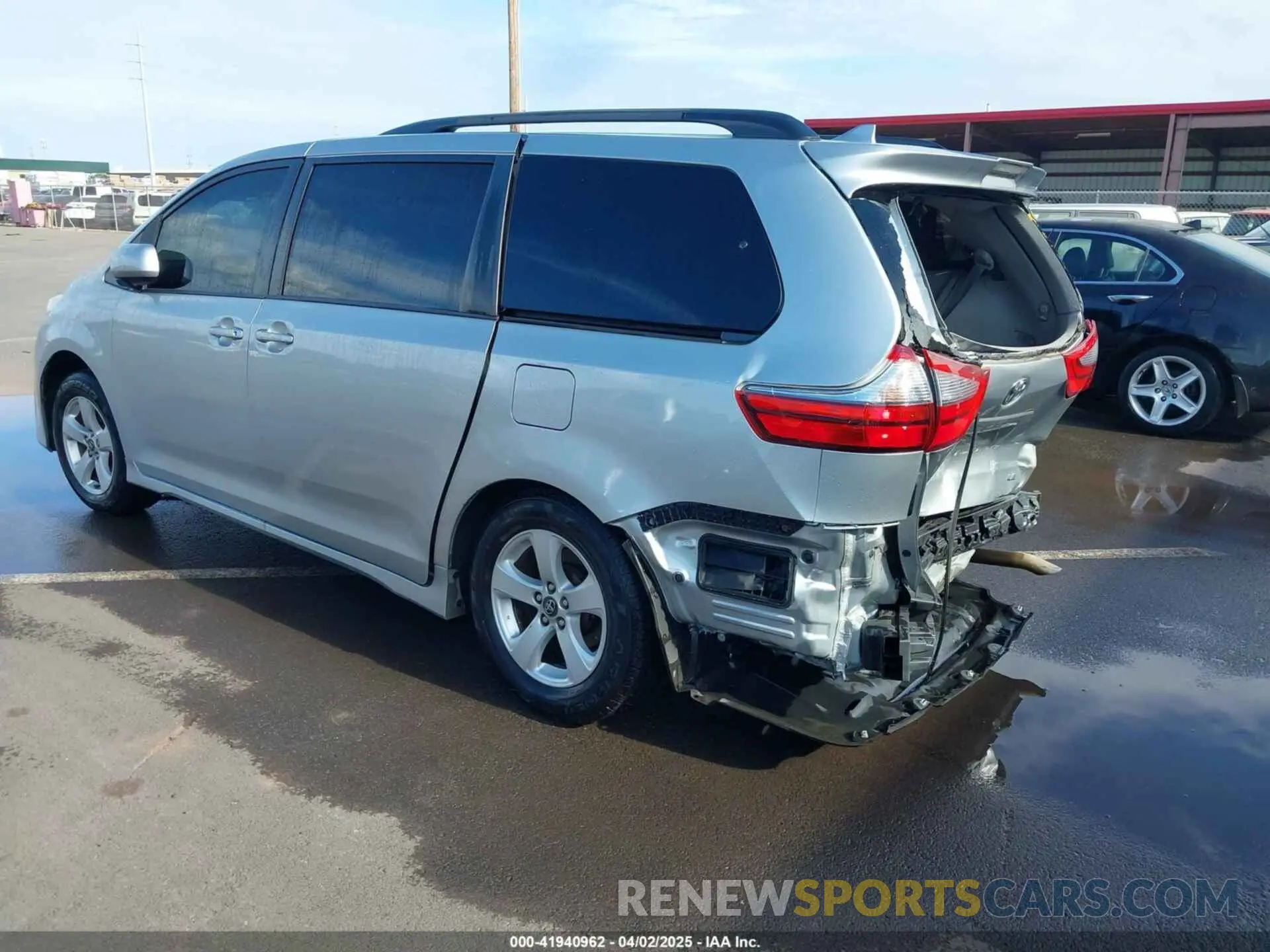 3 Photograph of a damaged car 5TDKZ3DC0LS052900 TOYOTA SIENNA 2020