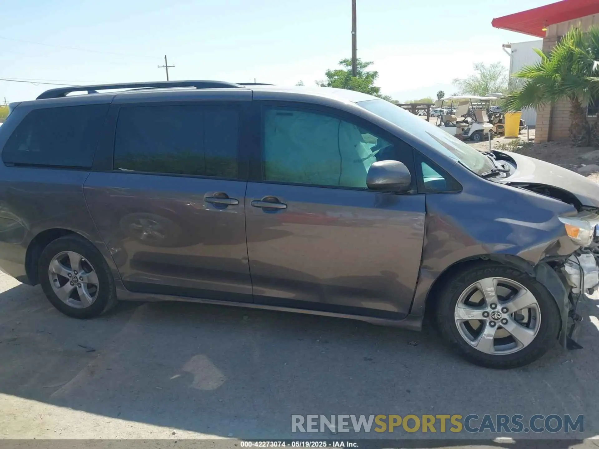 14 Photograph of a damaged car 5TDKZ3DC0LS070040 TOYOTA SIENNA 2020