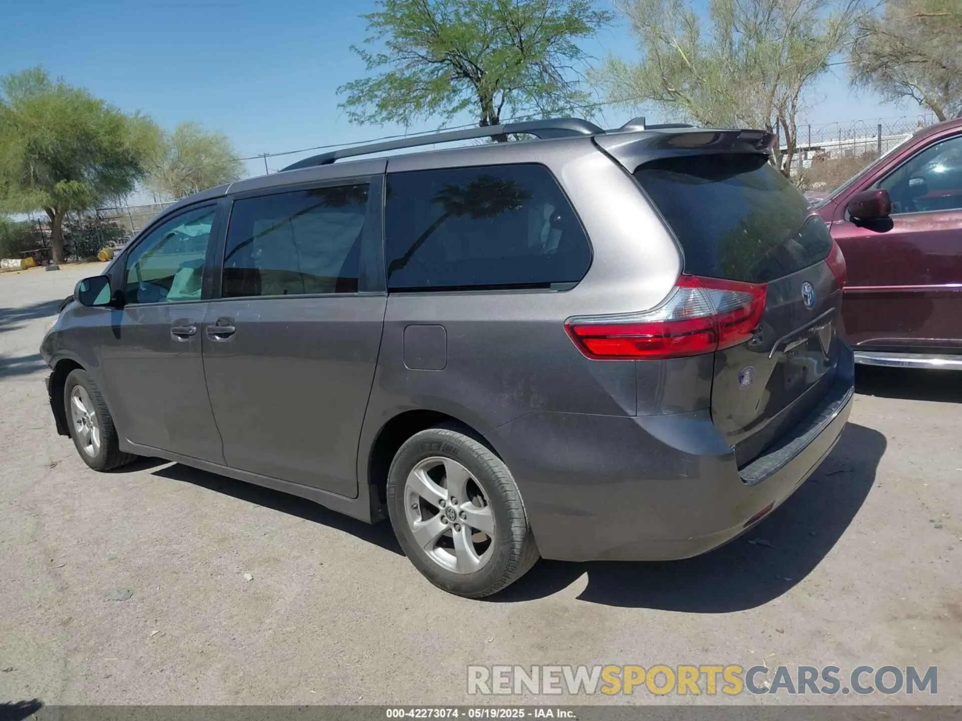 15 Photograph of a damaged car 5TDKZ3DC0LS070040 TOYOTA SIENNA 2020