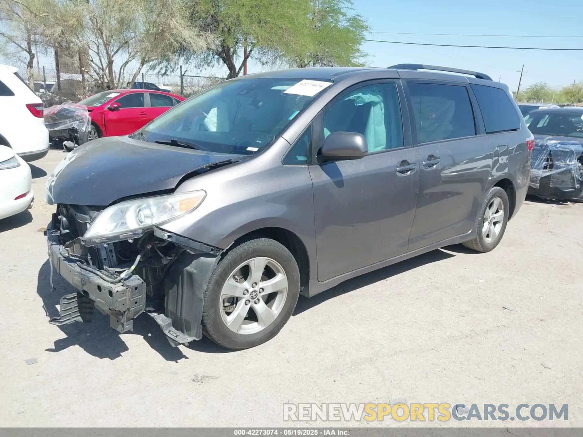 2 Photograph of a damaged car 5TDKZ3DC0LS070040 TOYOTA SIENNA 2020