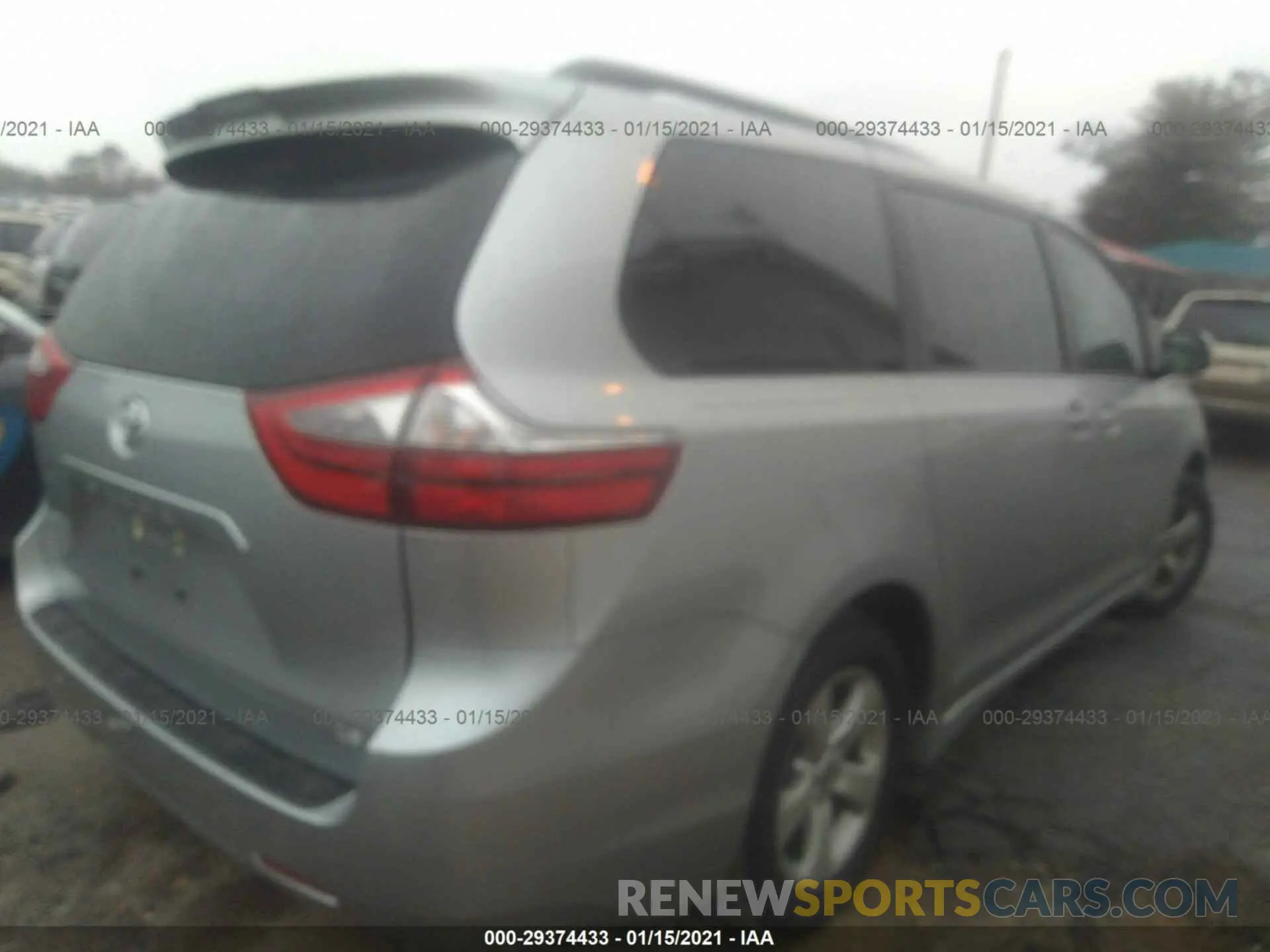 4 Photograph of a damaged car 5TDKZ3DC0LS076761 TOYOTA SIENNA 2020