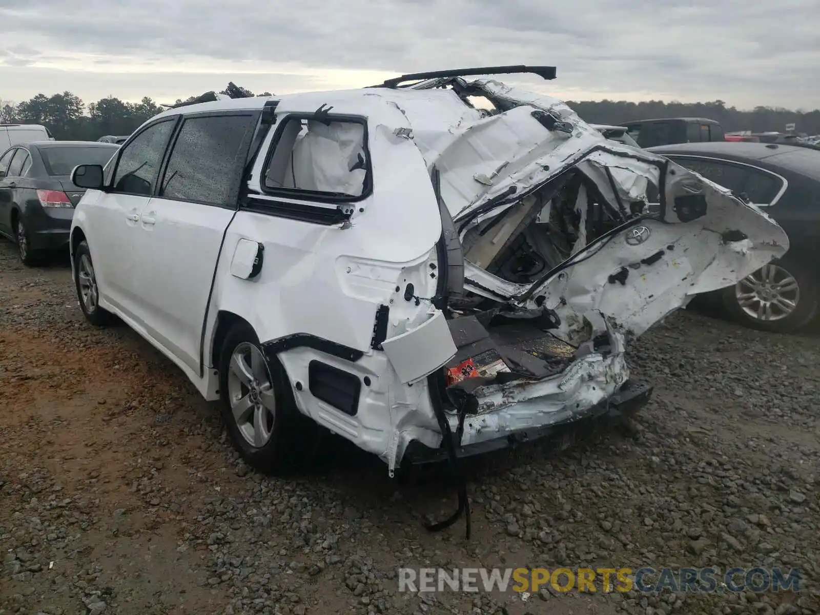 3 Photograph of a damaged car 5TDKZ3DC0LS081930 TOYOTA SIENNA 2020