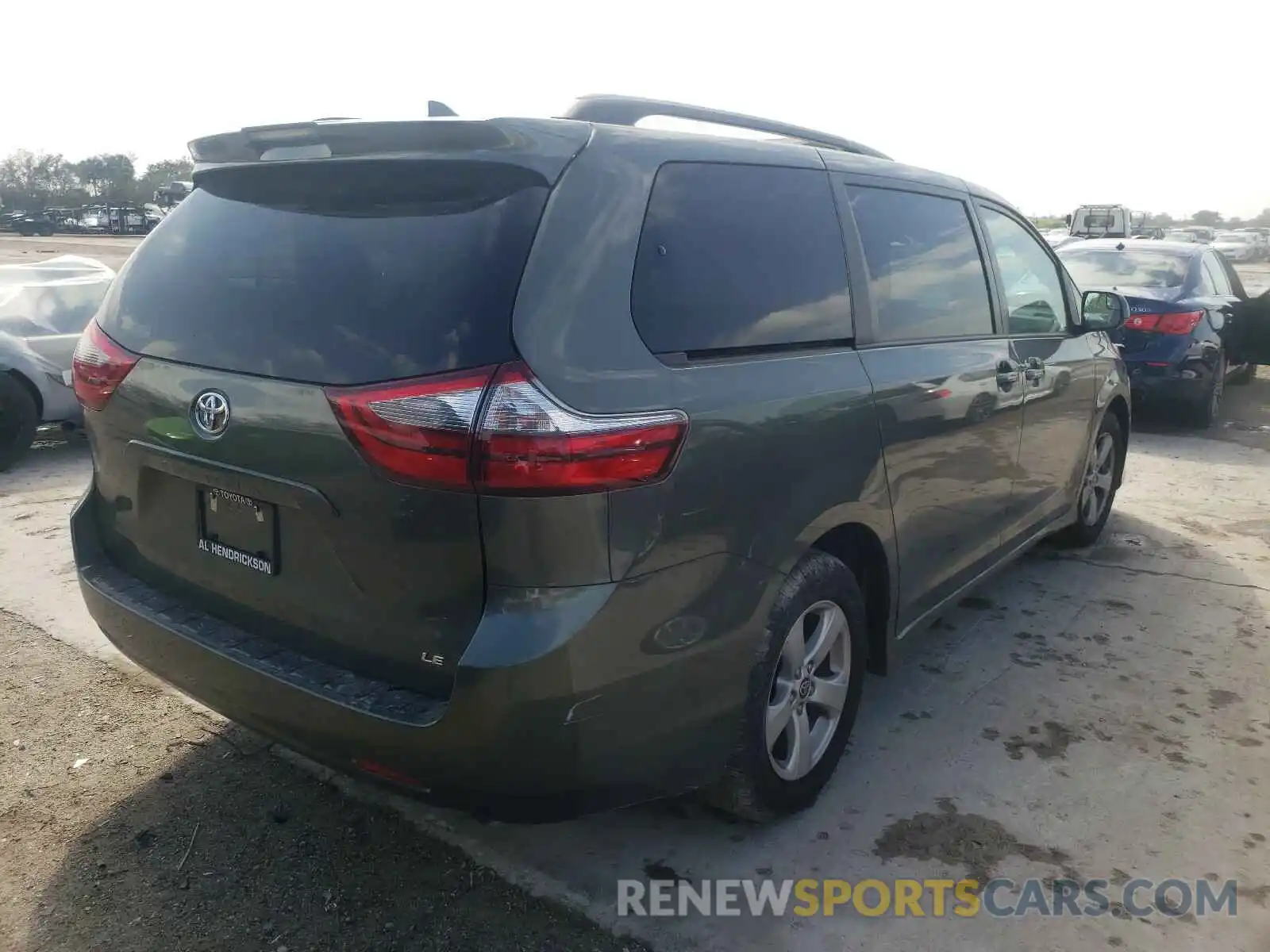 4 Photograph of a damaged car 5TDKZ3DC0LS083631 TOYOTA SIENNA 2020