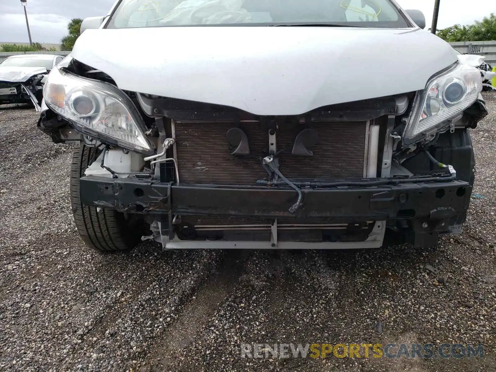 9 Photograph of a damaged car 5TDKZ3DC1LS027634 TOYOTA SIENNA 2020