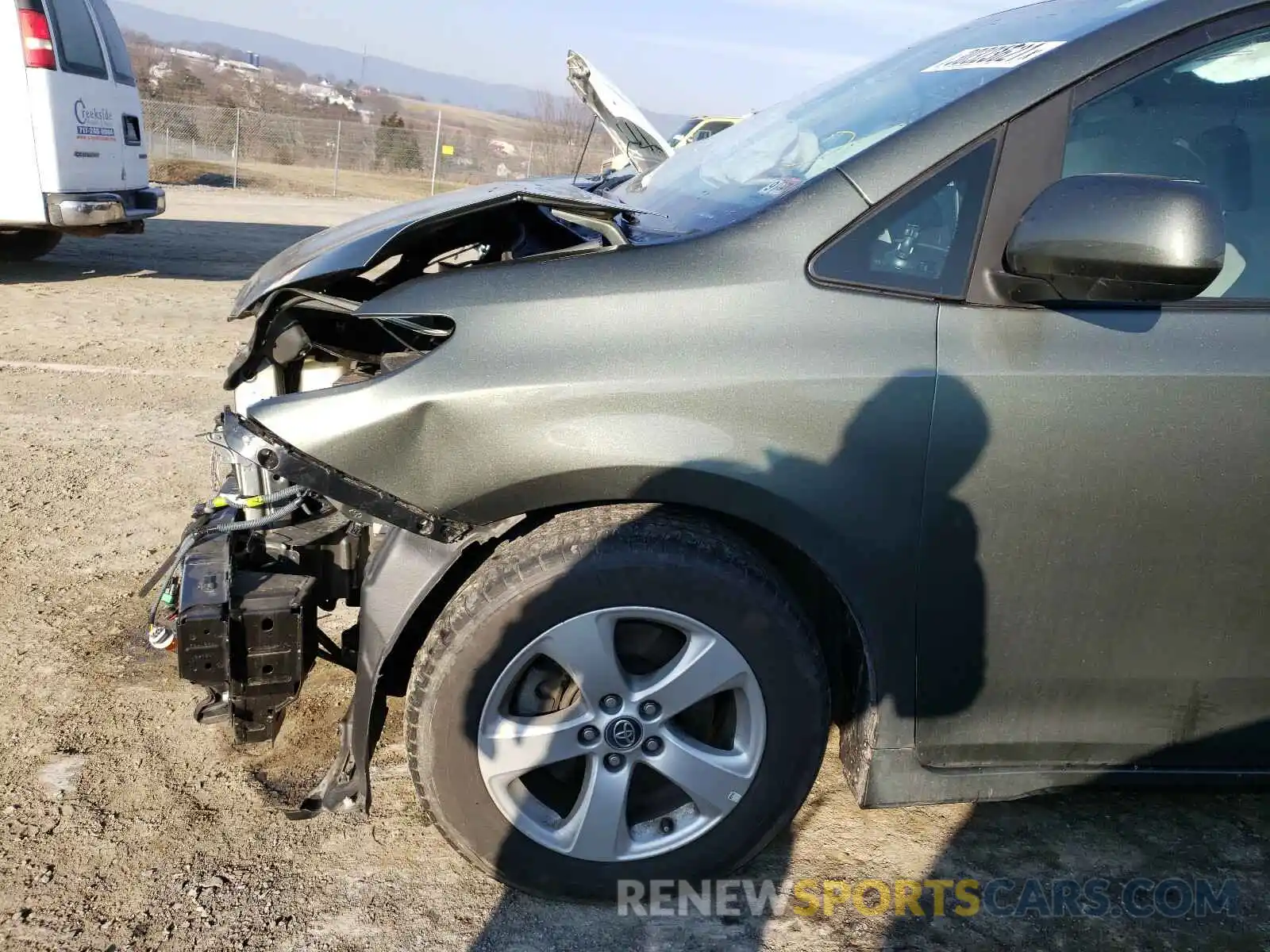 9 Photograph of a damaged car 5TDKZ3DC1LS041758 TOYOTA SIENNA 2020