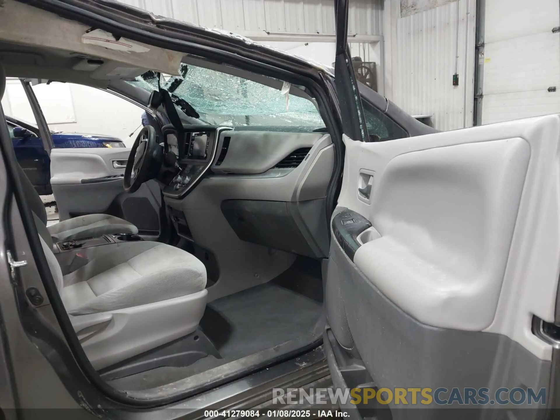 5 Photograph of a damaged car 5TDKZ3DC1LS048256 TOYOTA SIENNA 2020