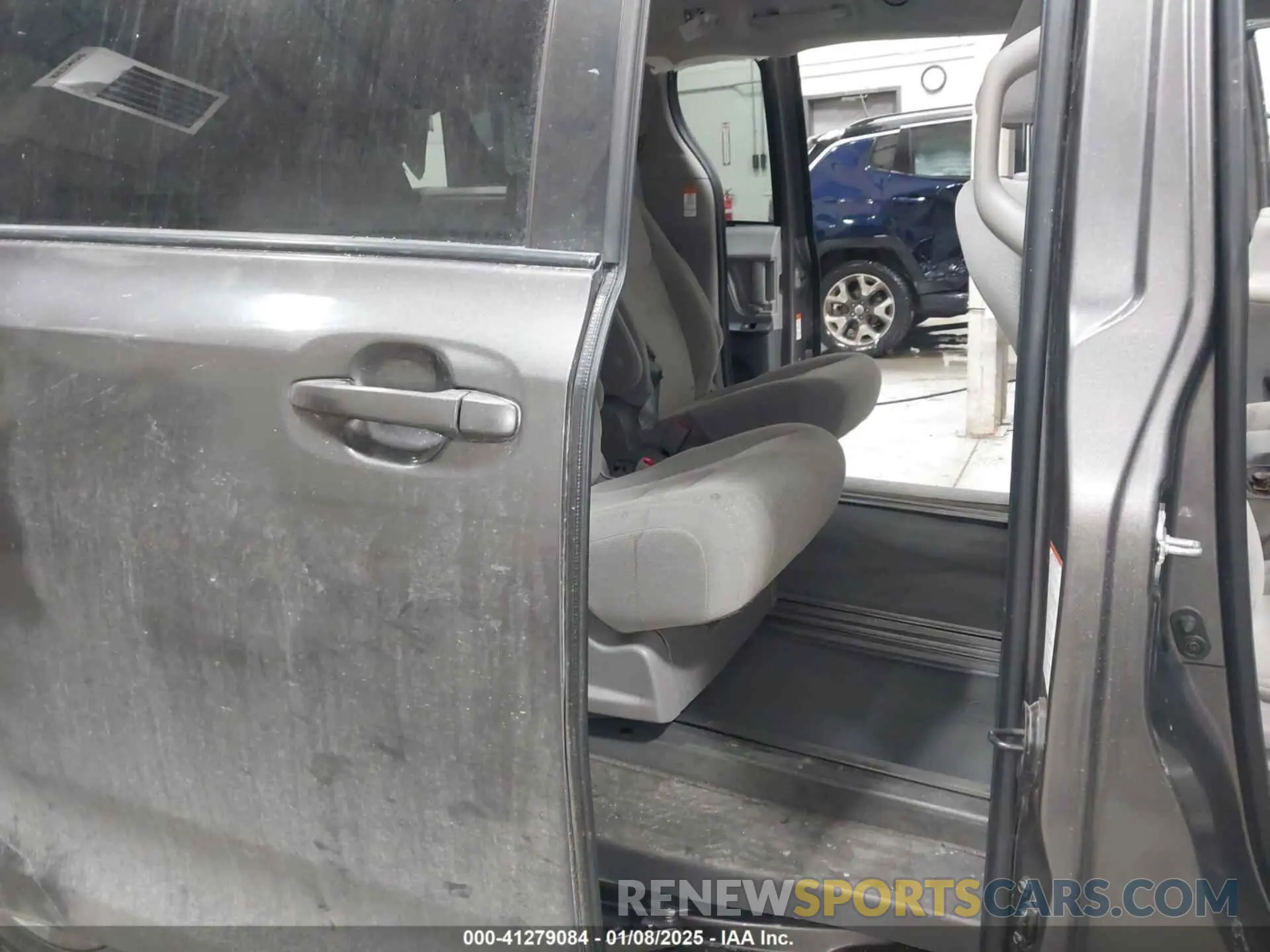 8 Photograph of a damaged car 5TDKZ3DC1LS048256 TOYOTA SIENNA 2020