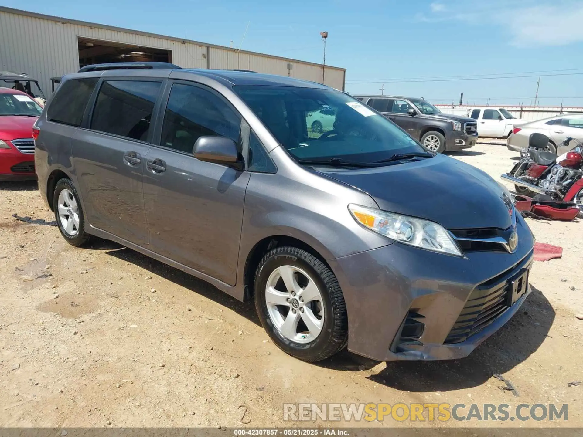1 Photograph of a damaged car 5TDKZ3DC2LS036312 TOYOTA SIENNA 2020