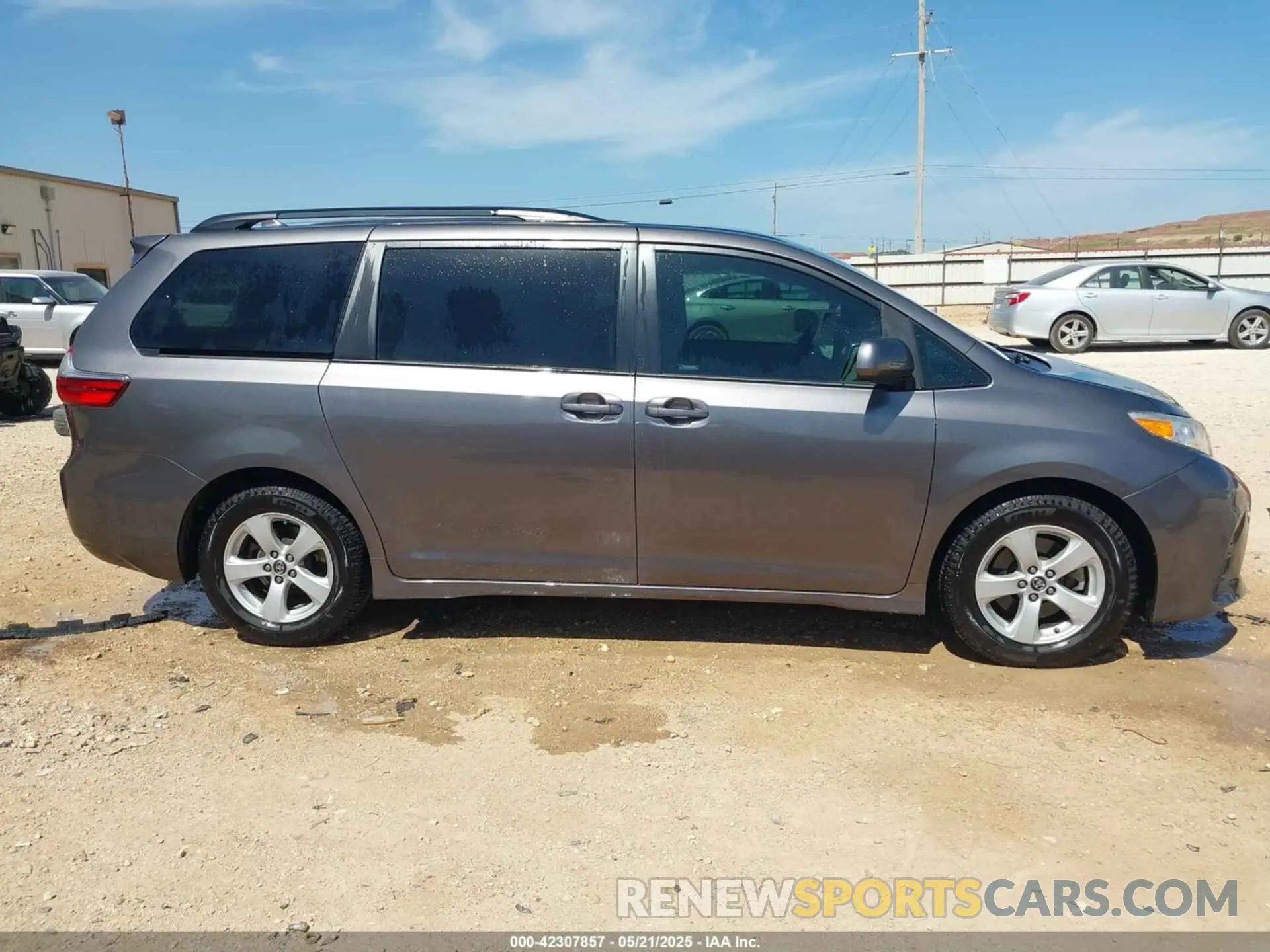 13 Photograph of a damaged car 5TDKZ3DC2LS036312 TOYOTA SIENNA 2020