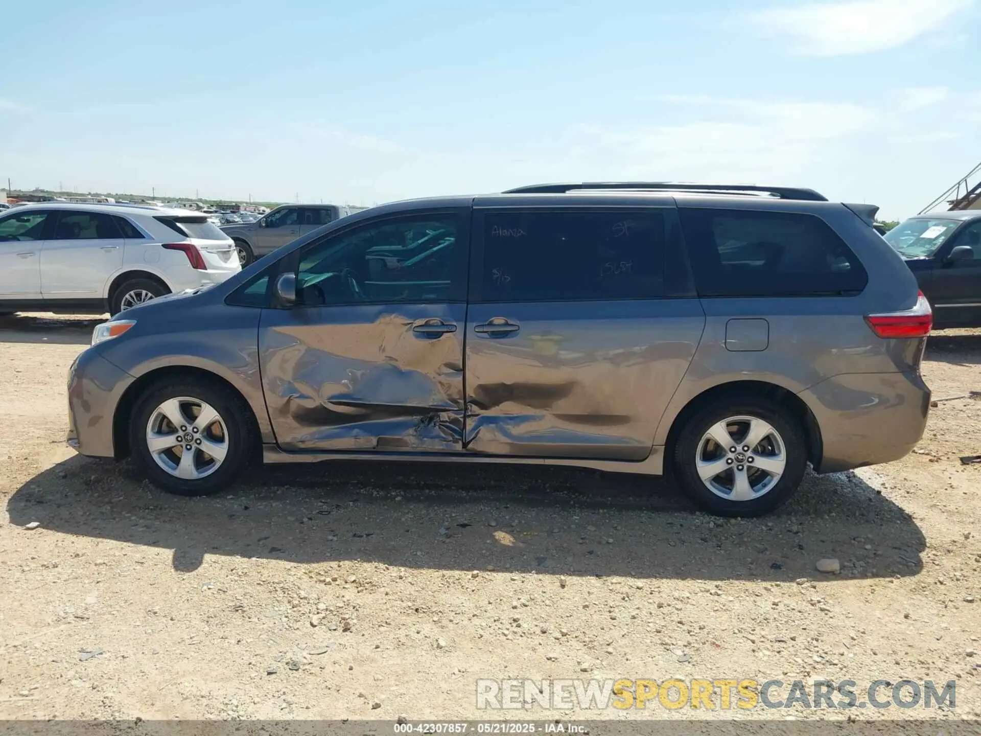 14 Photograph of a damaged car 5TDKZ3DC2LS036312 TOYOTA SIENNA 2020