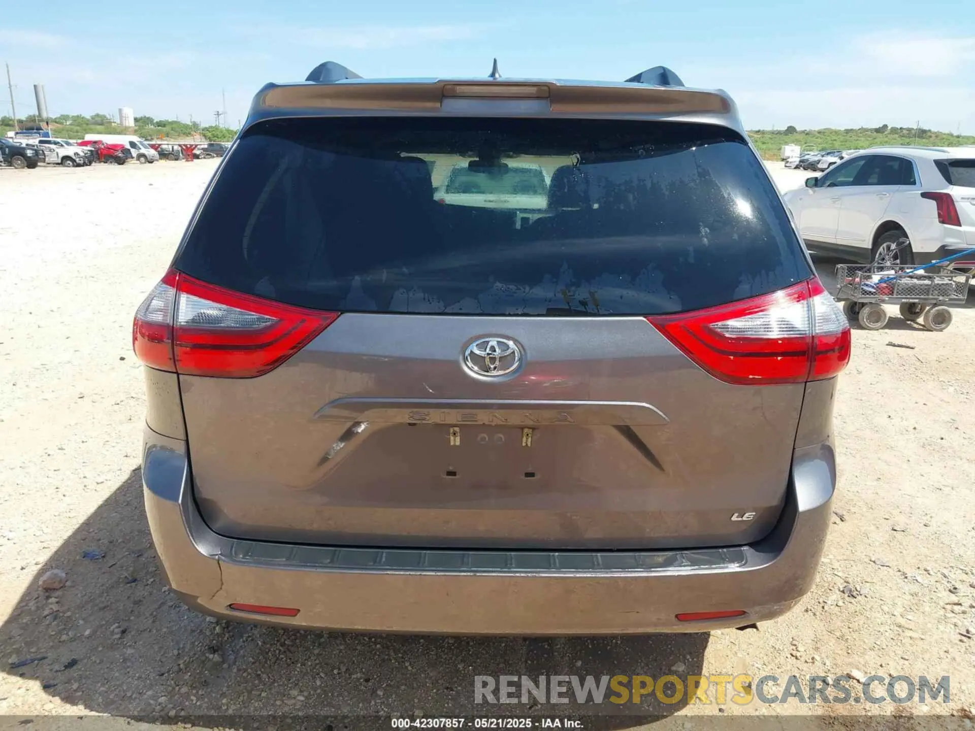 16 Photograph of a damaged car 5TDKZ3DC2LS036312 TOYOTA SIENNA 2020