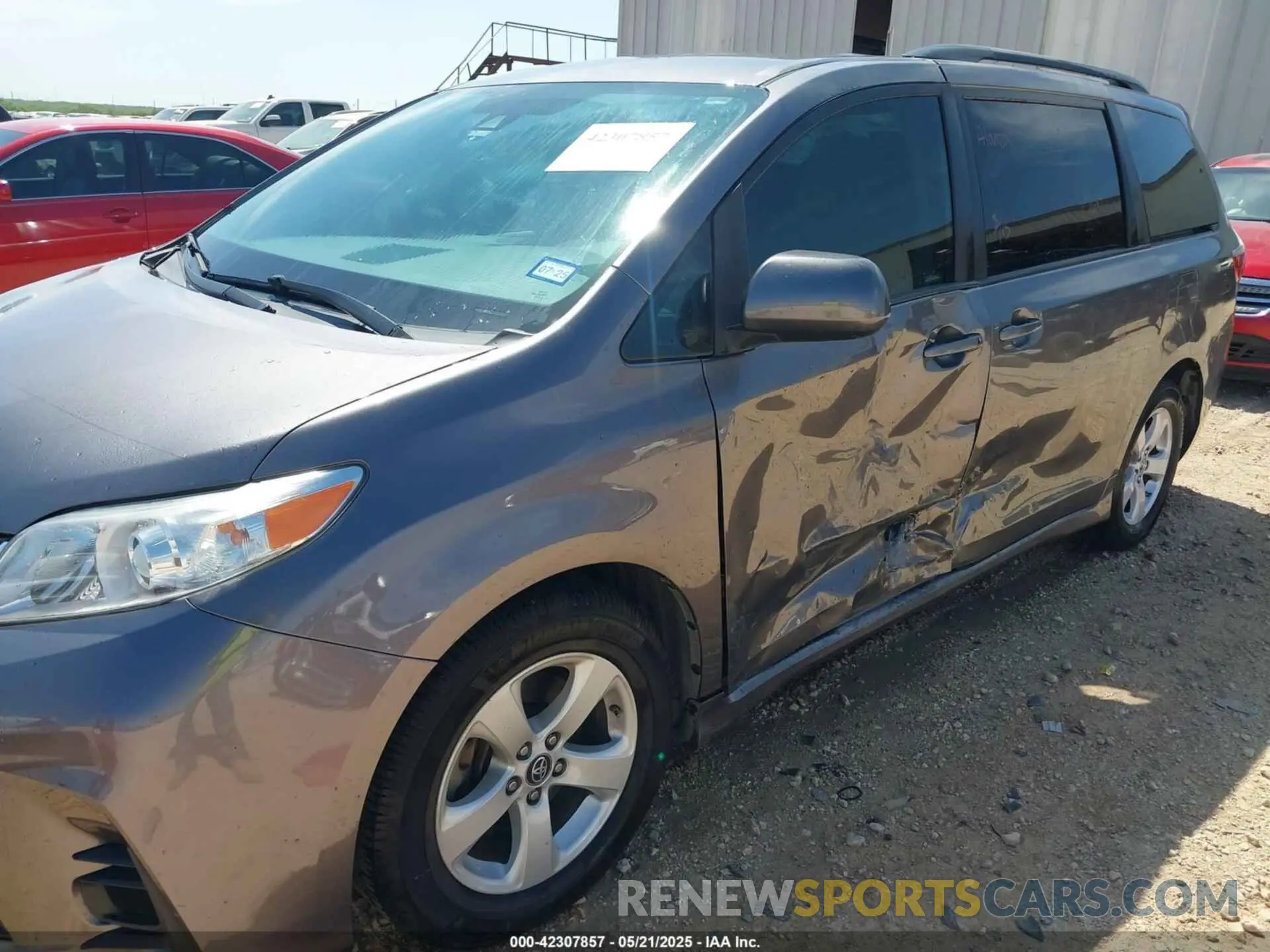 17 Photograph of a damaged car 5TDKZ3DC2LS036312 TOYOTA SIENNA 2020