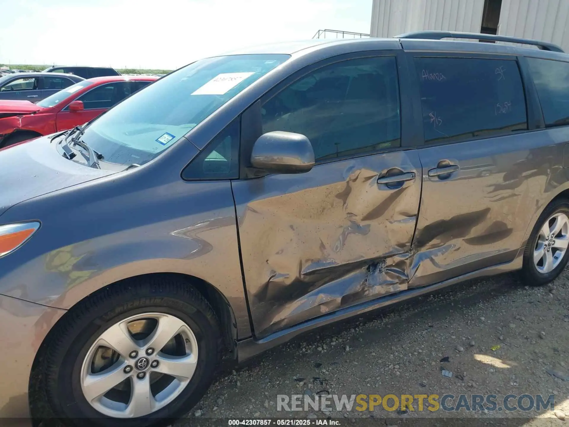6 Photograph of a damaged car 5TDKZ3DC2LS036312 TOYOTA SIENNA 2020
