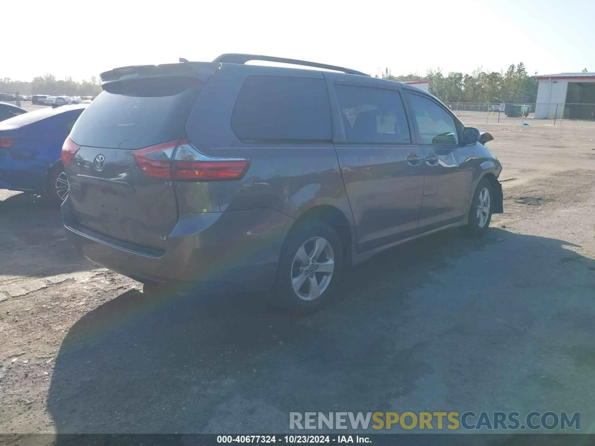 4 Photograph of a damaged car 5TDKZ3DC2LS076504 TOYOTA SIENNA 2020