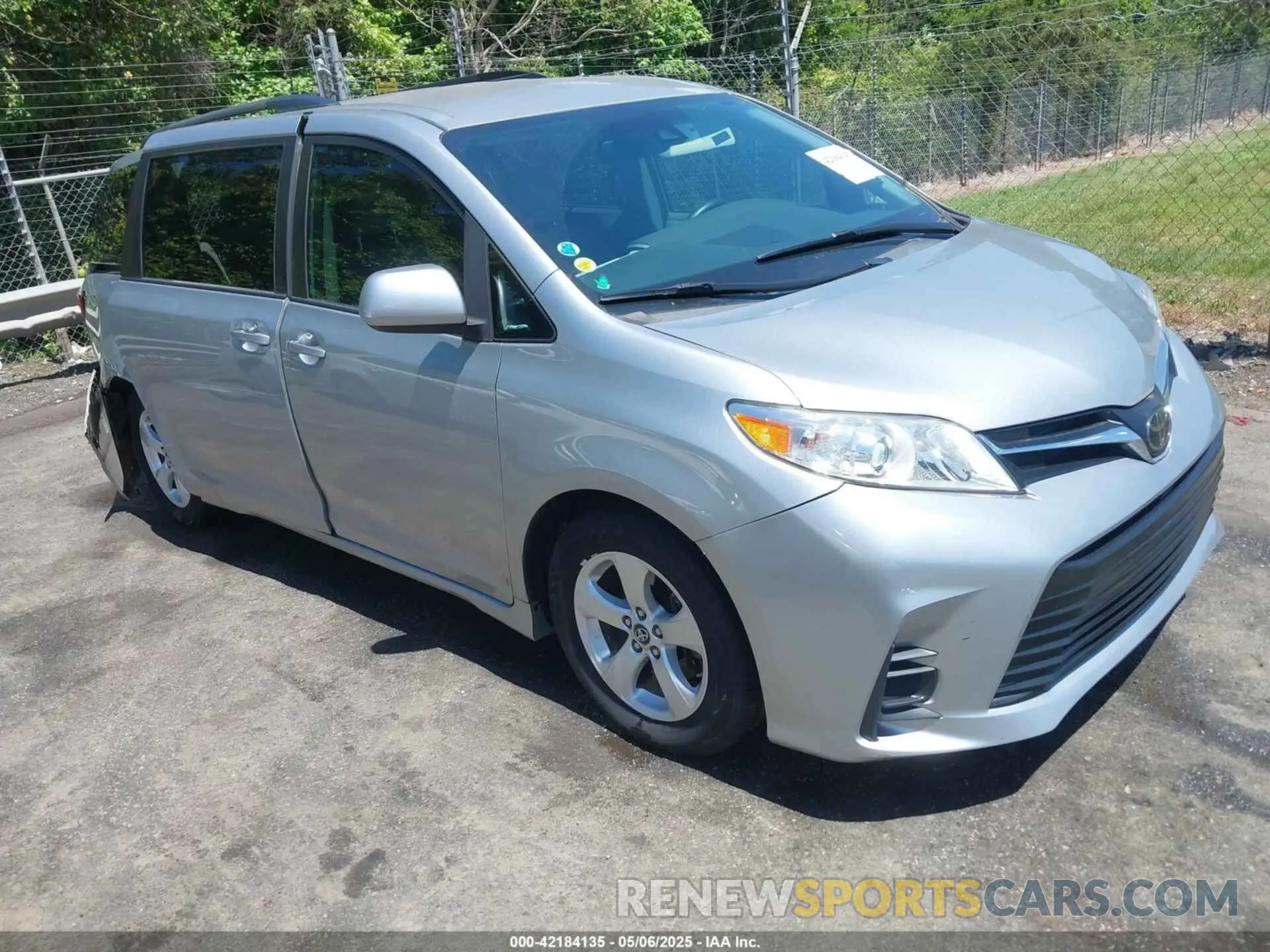 1 Photograph of a damaged car 5TDKZ3DC3LS053328 TOYOTA SIENNA 2020