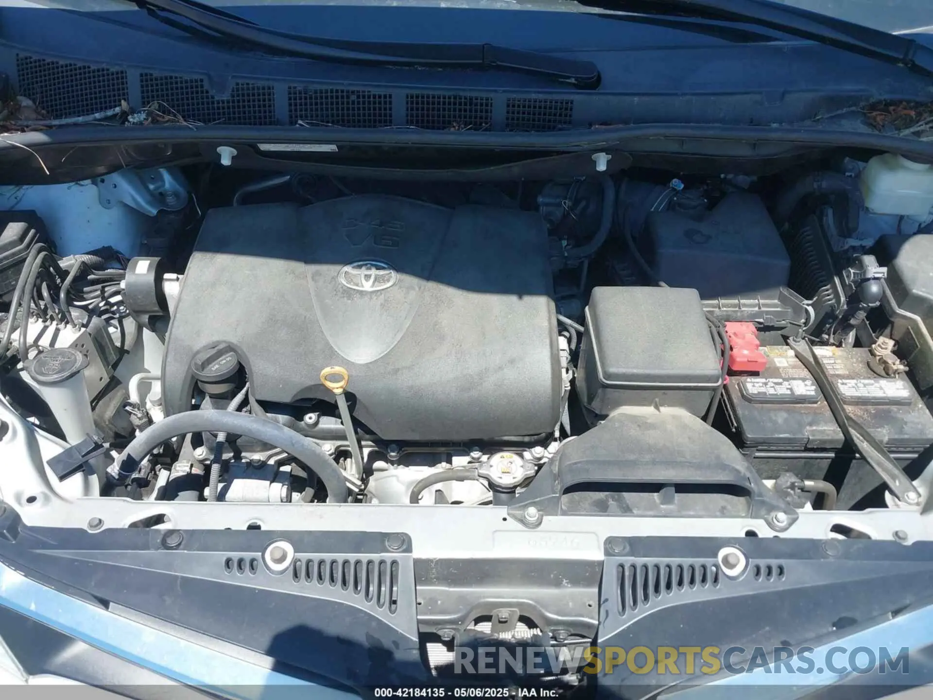 10 Photograph of a damaged car 5TDKZ3DC3LS053328 TOYOTA SIENNA 2020