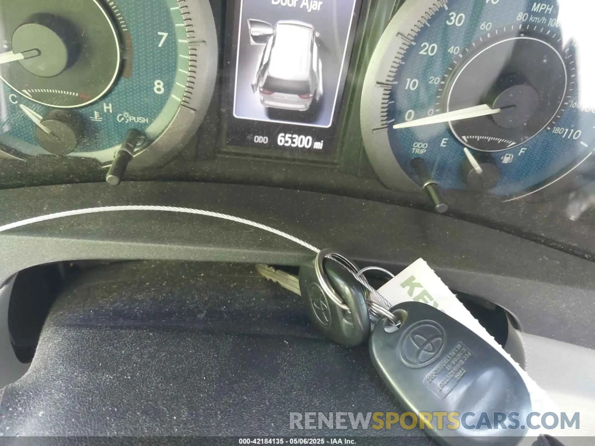 11 Photograph of a damaged car 5TDKZ3DC3LS053328 TOYOTA SIENNA 2020