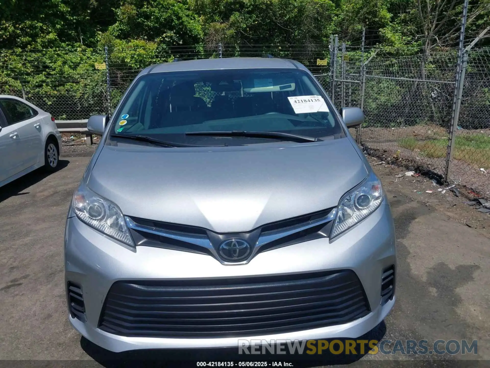 12 Photograph of a damaged car 5TDKZ3DC3LS053328 TOYOTA SIENNA 2020