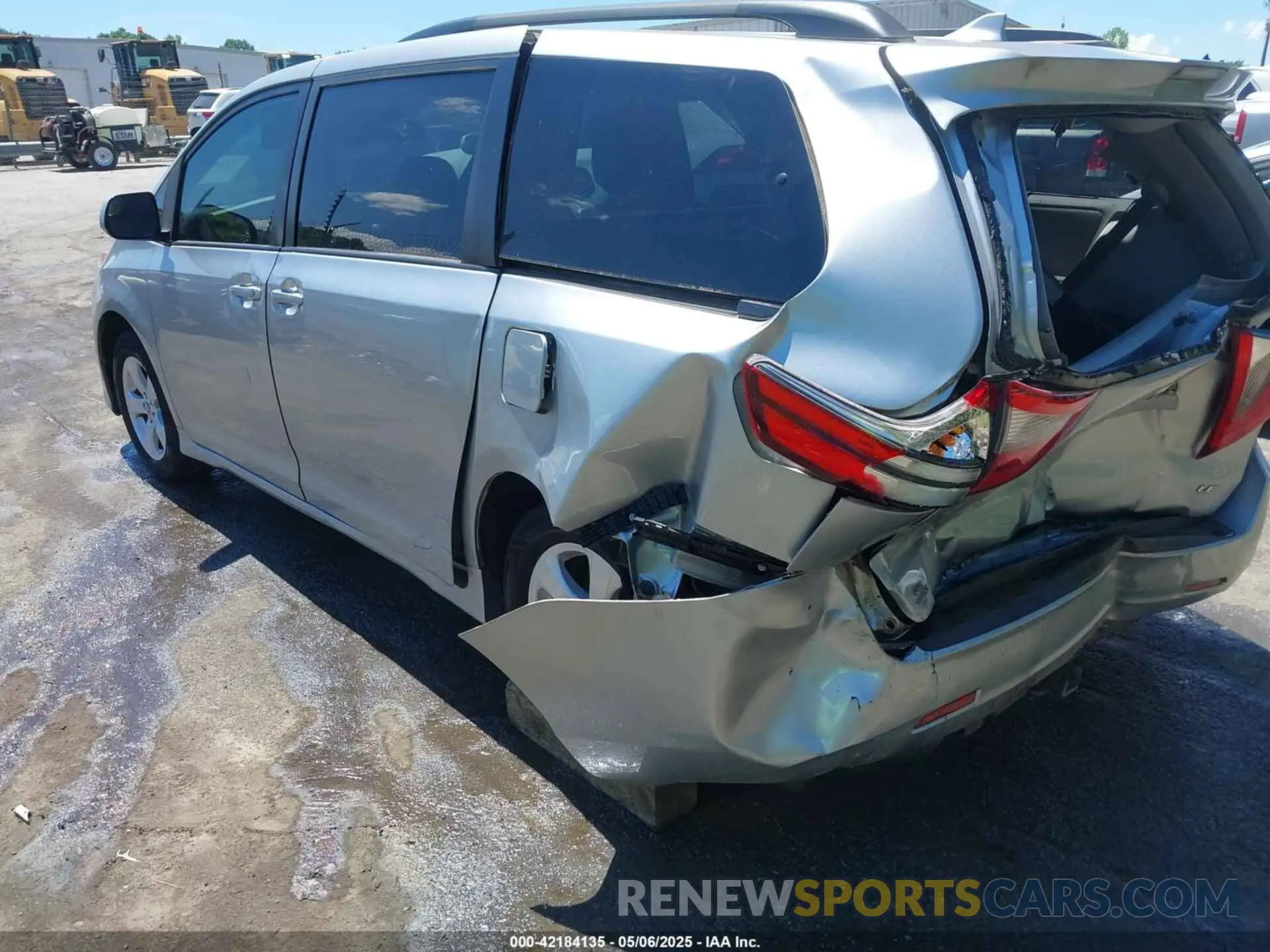 3 Photograph of a damaged car 5TDKZ3DC3LS053328 TOYOTA SIENNA 2020
