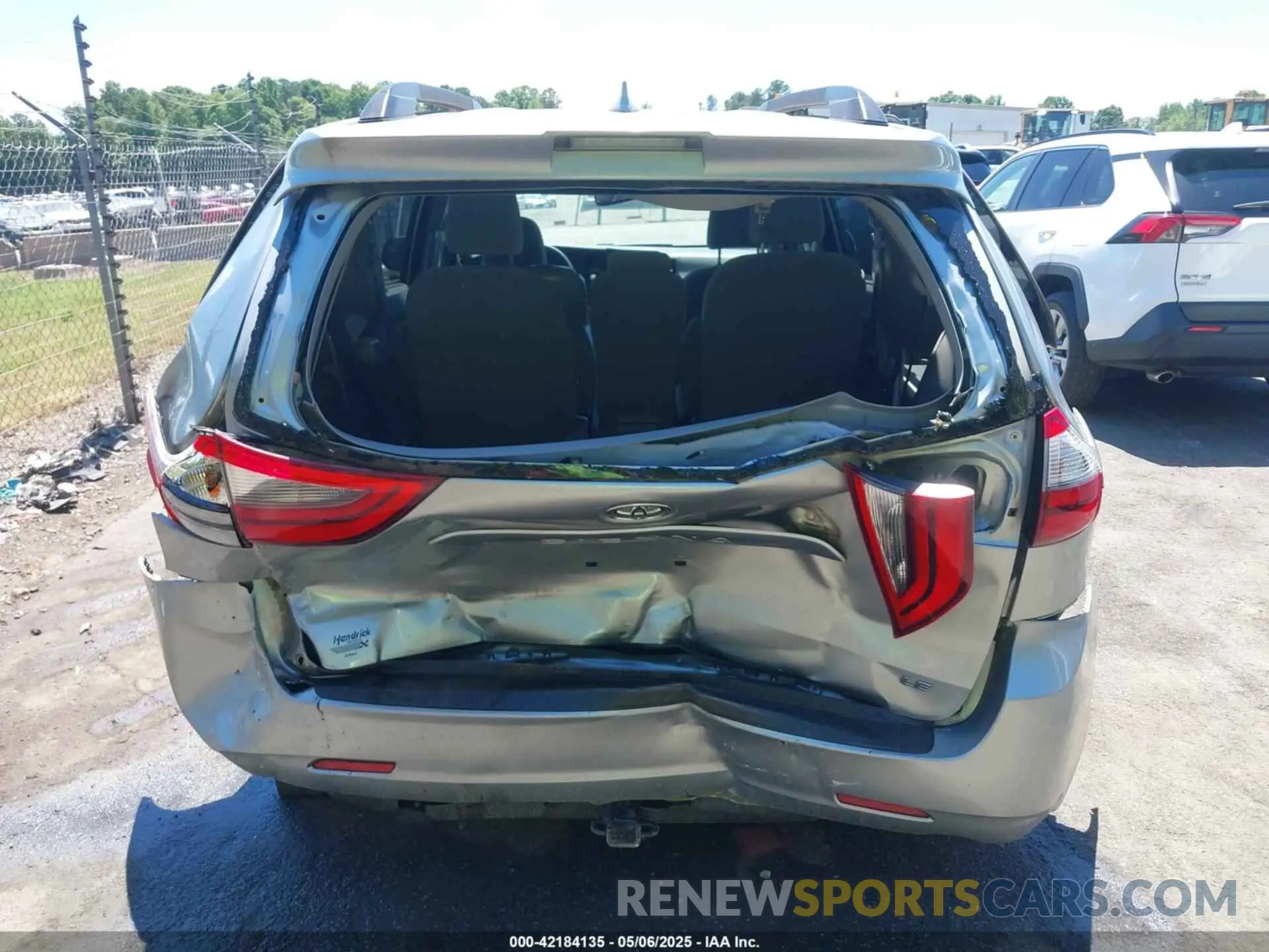 6 Photograph of a damaged car 5TDKZ3DC3LS053328 TOYOTA SIENNA 2020