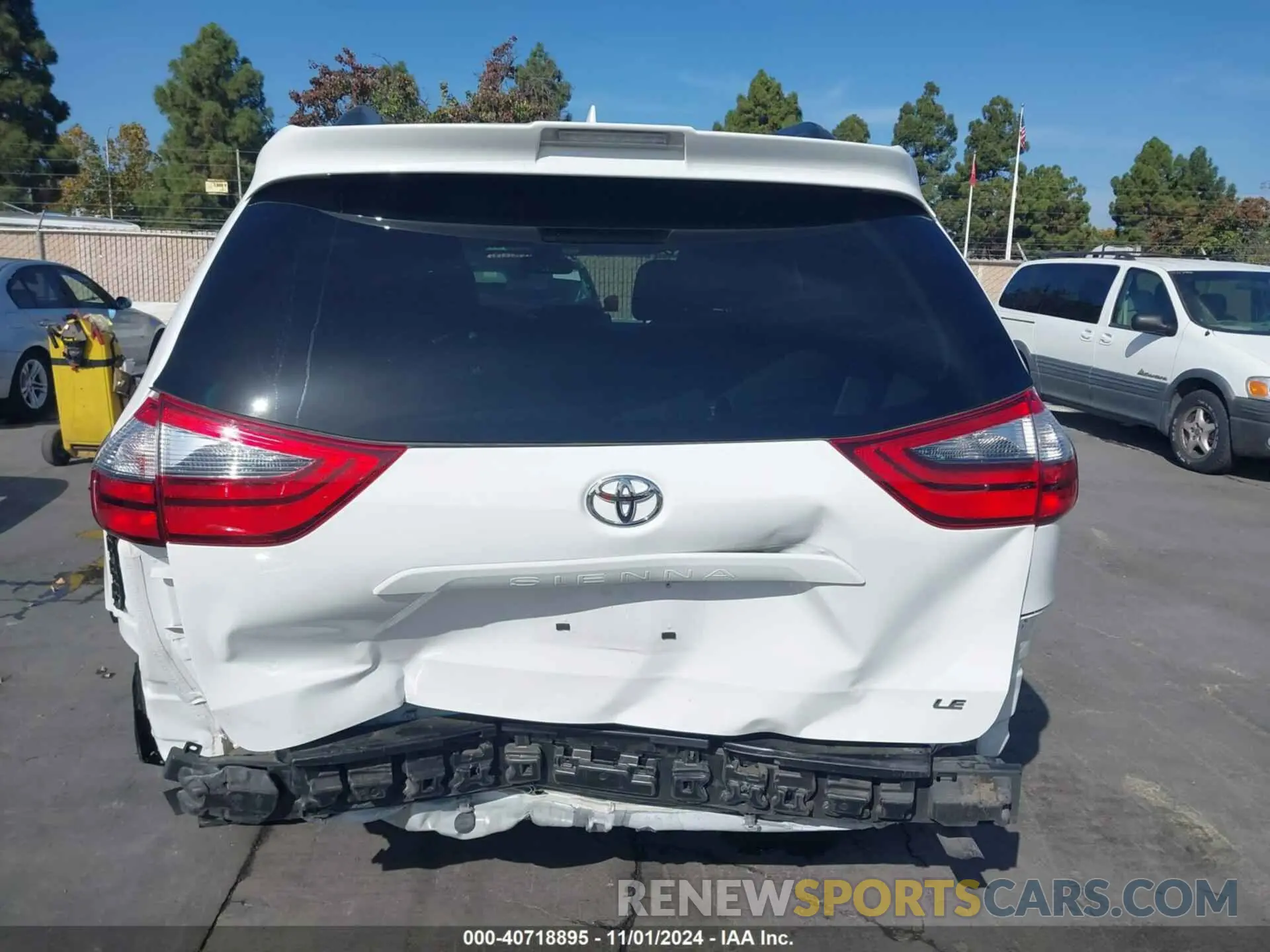 17 Photograph of a damaged car 5TDKZ3DC3LS084496 TOYOTA SIENNA 2020